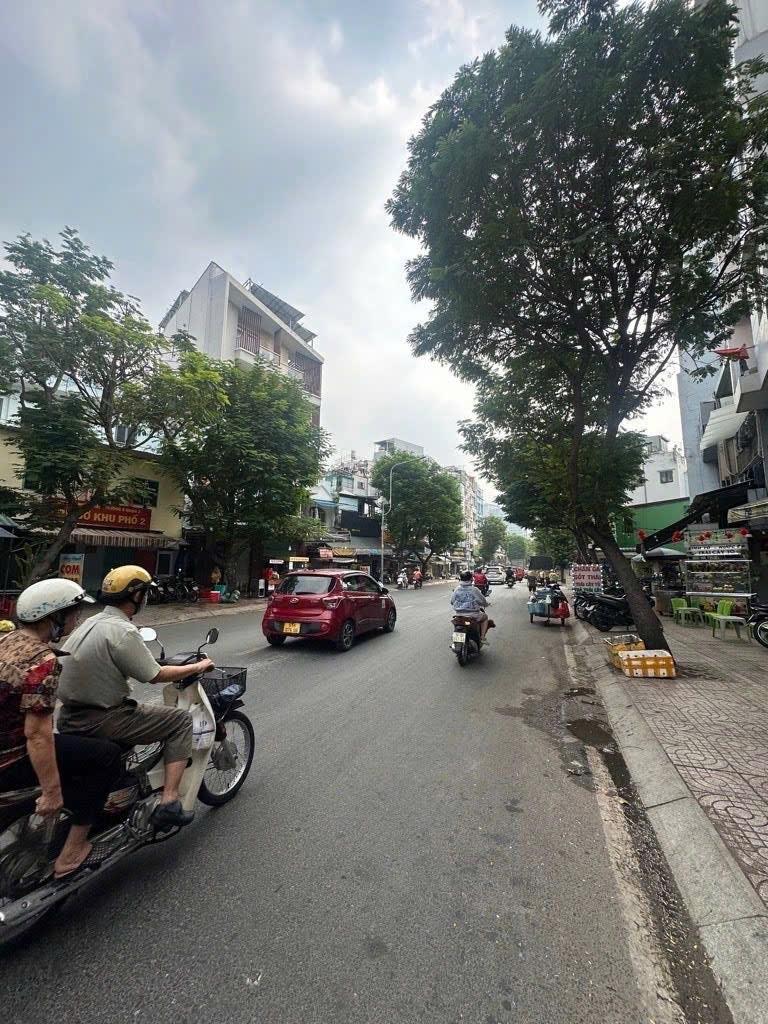 Cần bán nhanh nhà mặt phố 30 m2 tại Đường Hoàng Sa - 5 - Quận 3 - TP Hồ Chí Minh, giá 13,79 tỷ