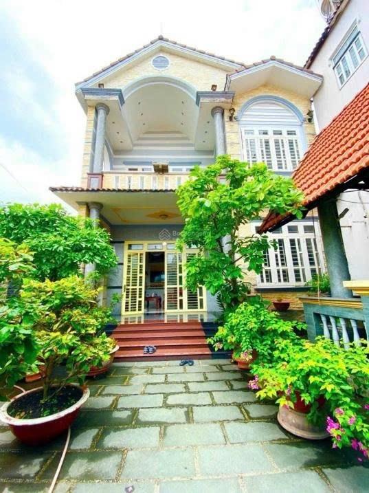 Cần bán gấp bán nhanh căn nhà đẹp 210 m2 tại Đường Phạm Văn Đồng - Linh Tây - Thủ Đức, giá 13,2 tỷ