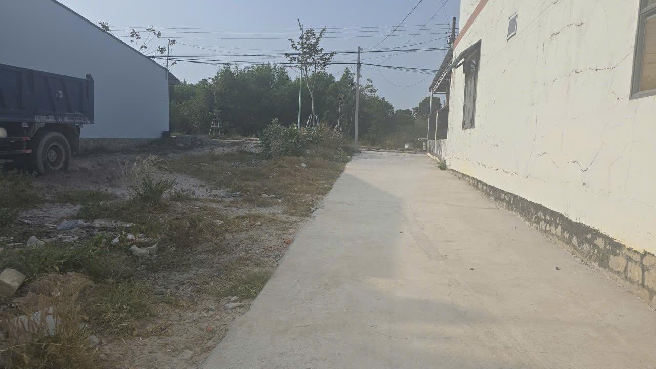 Bán nhanh lô đất nền 98,9000015258789 m2 tại Phường Tân An - La Gi - Bình Thuận, giá 700 triệu