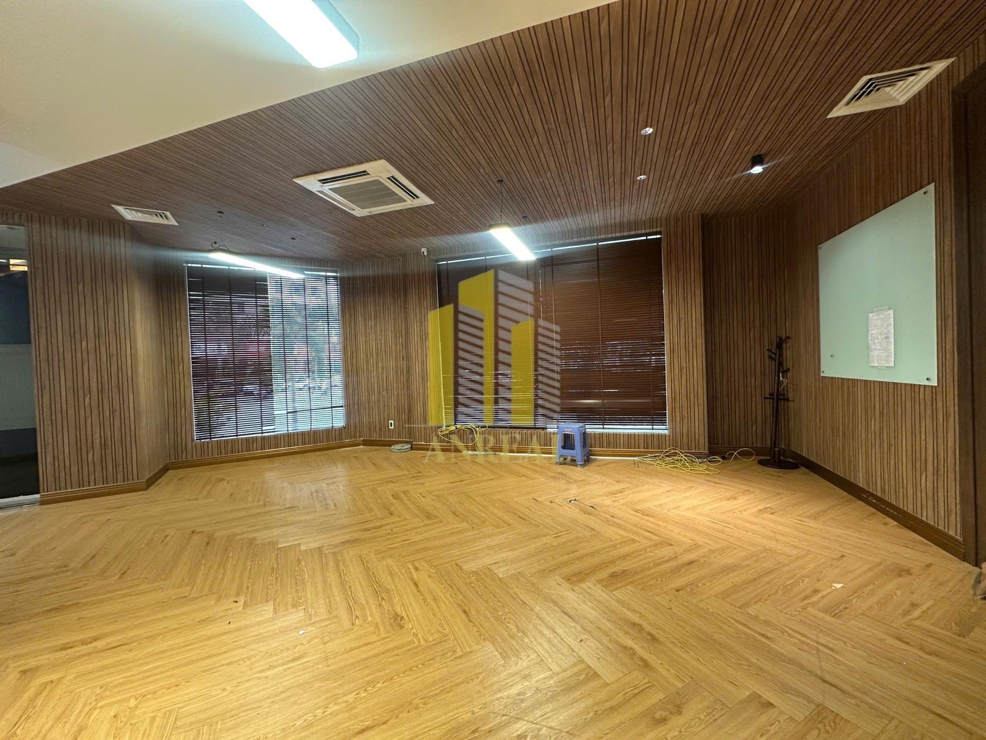 Cho Thuê Mặt Bằng Căn Góc Hiện Đại Ngang 10m Giá 42 Triệu