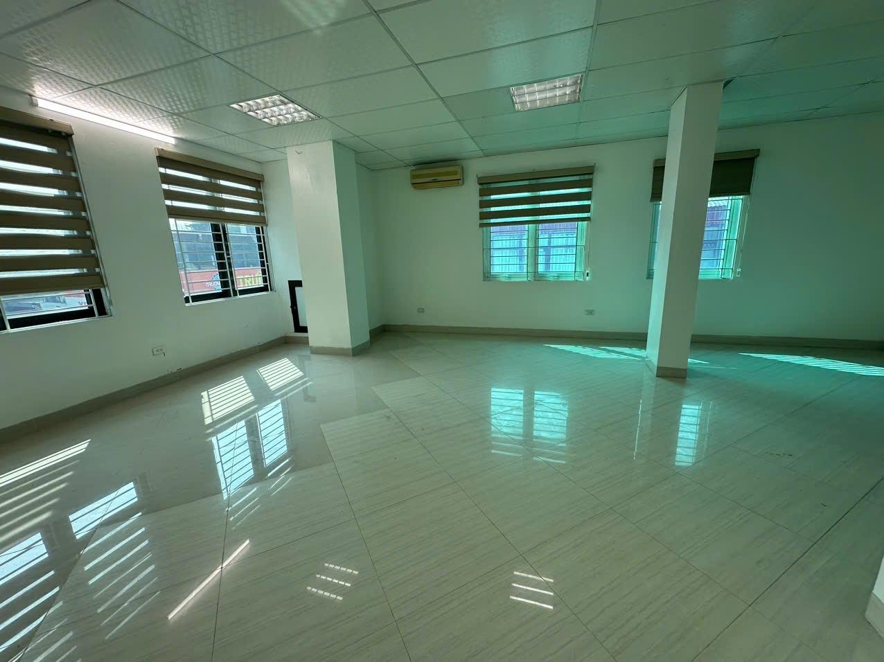 Cho thuê văn phòng Nguyễn Xiển, 50 m2, đường oto tránh nhau, tiện làm vp giao dịch