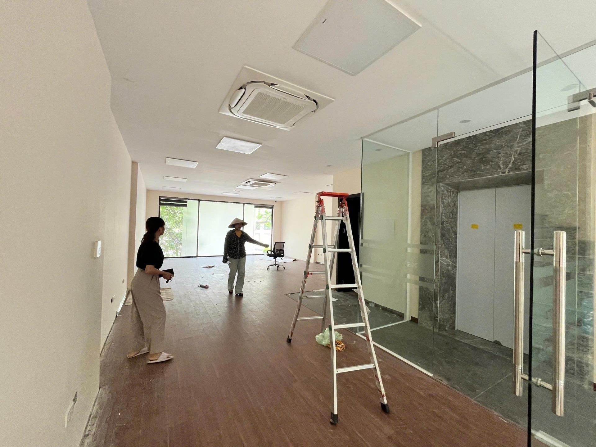 Cho thuê văn phòng Him Lam- Mặt đường Tố Húu, 100 m2 sàn thông đẹp