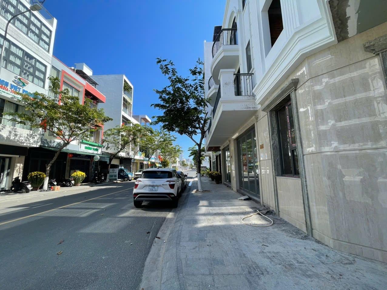 Cần bán gấp căn nhà mặt phố 87 m2, hướng Đông-Bắc tại Phường Phước Long - Nha Trang, giá 10,31 tỷ