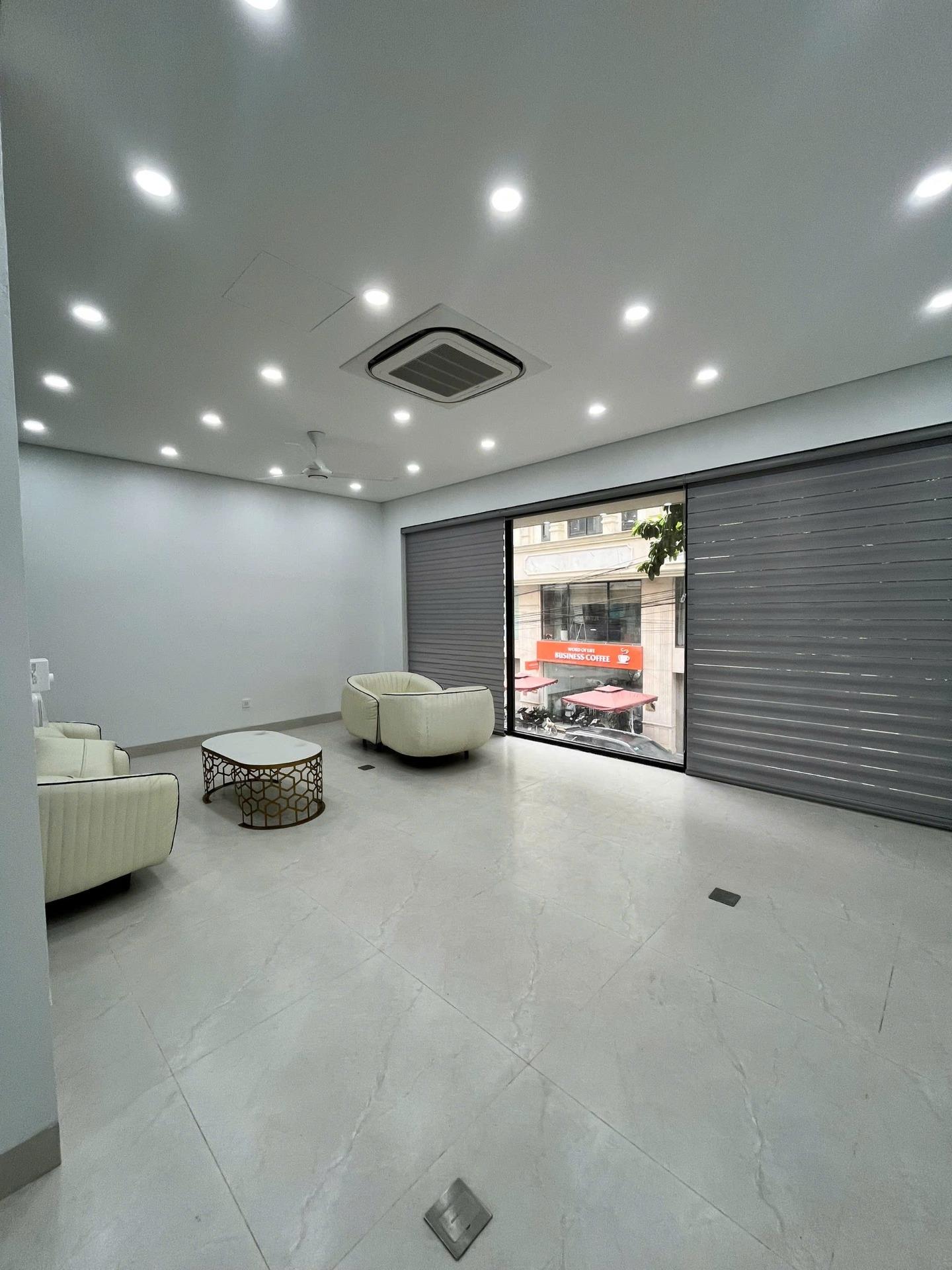 Cho thuê văn phòng Him lam Van Phúc, 90 m2/tầng đã ngăn 2 phòng làm việc