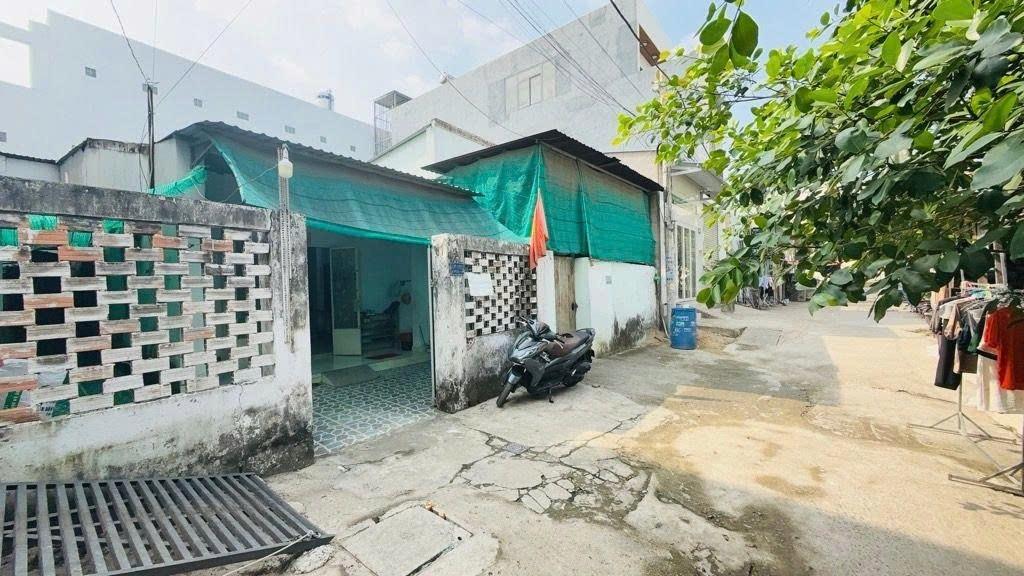 Cần bán gấp nhà riêng sổ đỏ 116 m2 tại Đường An Phú Đông - An Phú Đông - Quận 12, giá 5,9 tỷ