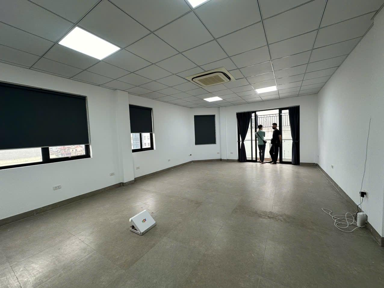 Cho thuê văn phòng Nguyễn Trãi, diện tích 50 m2., lô góc 2 mặt thoáng