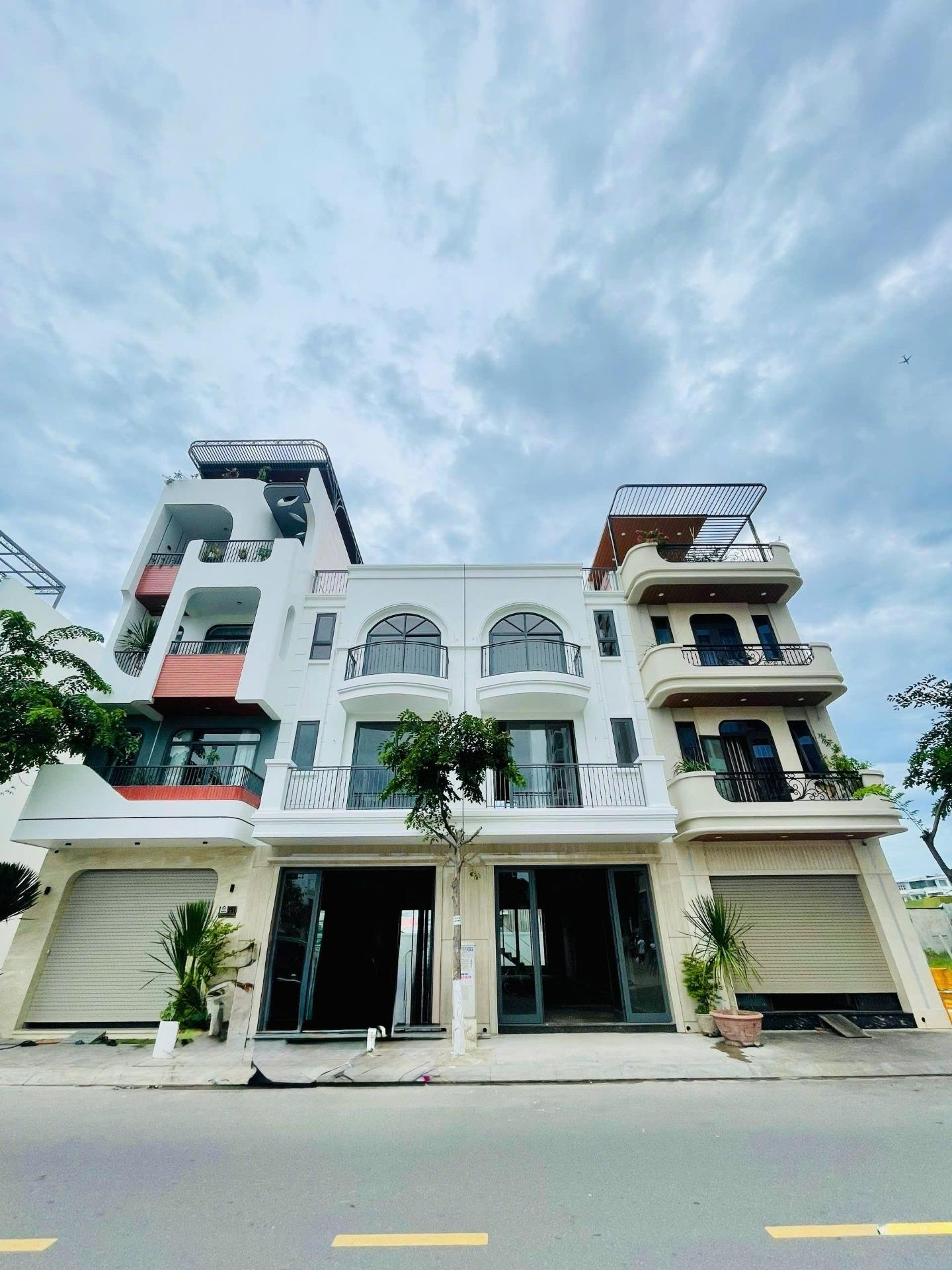 Bán nhanh nhà mặt tiền 105 m2 tại Phường Phước Long - Nha Trang - Khánh Hòa, giá 13,2 tỷ