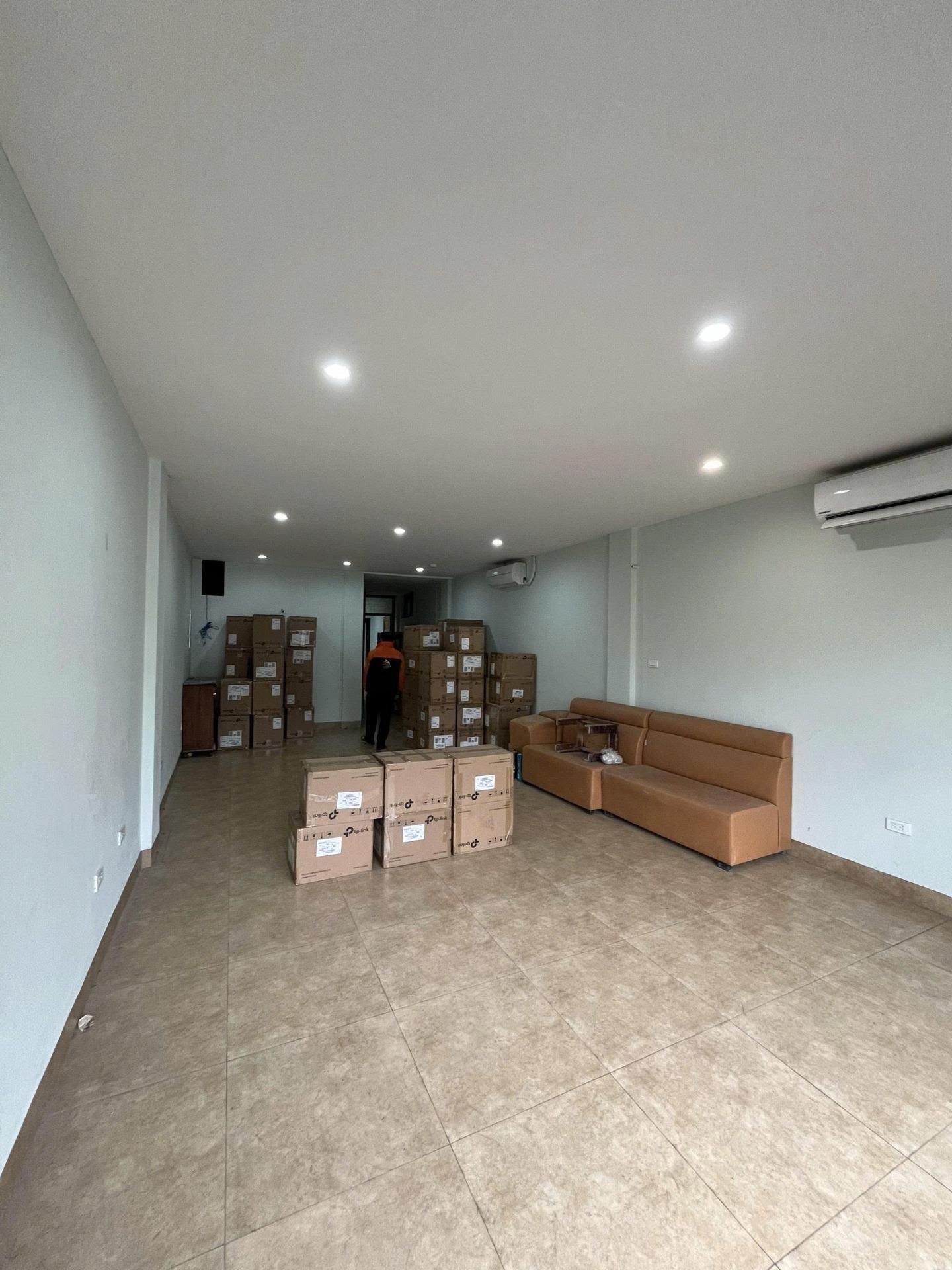 Cho thuê văn phòng Triều Khúc, 100 m2 gồm 2 phòng làm việc