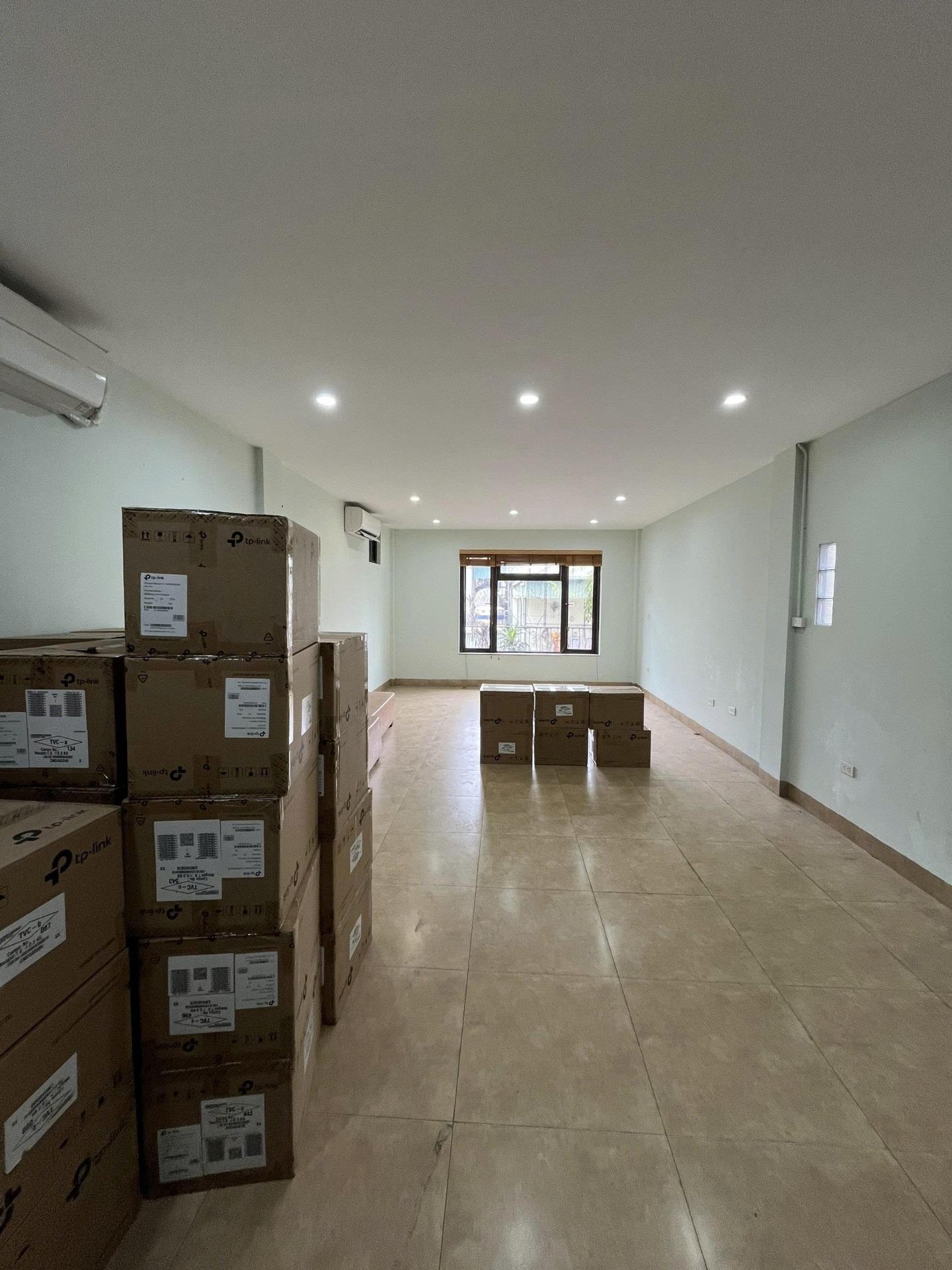 Cho thuê văn phòng 100 m2/tầng tại Triều Khúc gồm 2 phòng làm việc