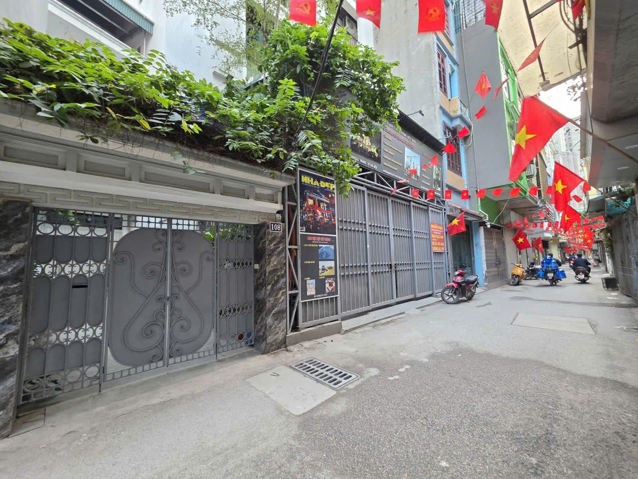 Cần bán nhanh nhà sổ riêng 132 m2, hướng Đông-Bắc tại Đường Khương Trung - Thanh Xuân, giá 37,5 tỷ