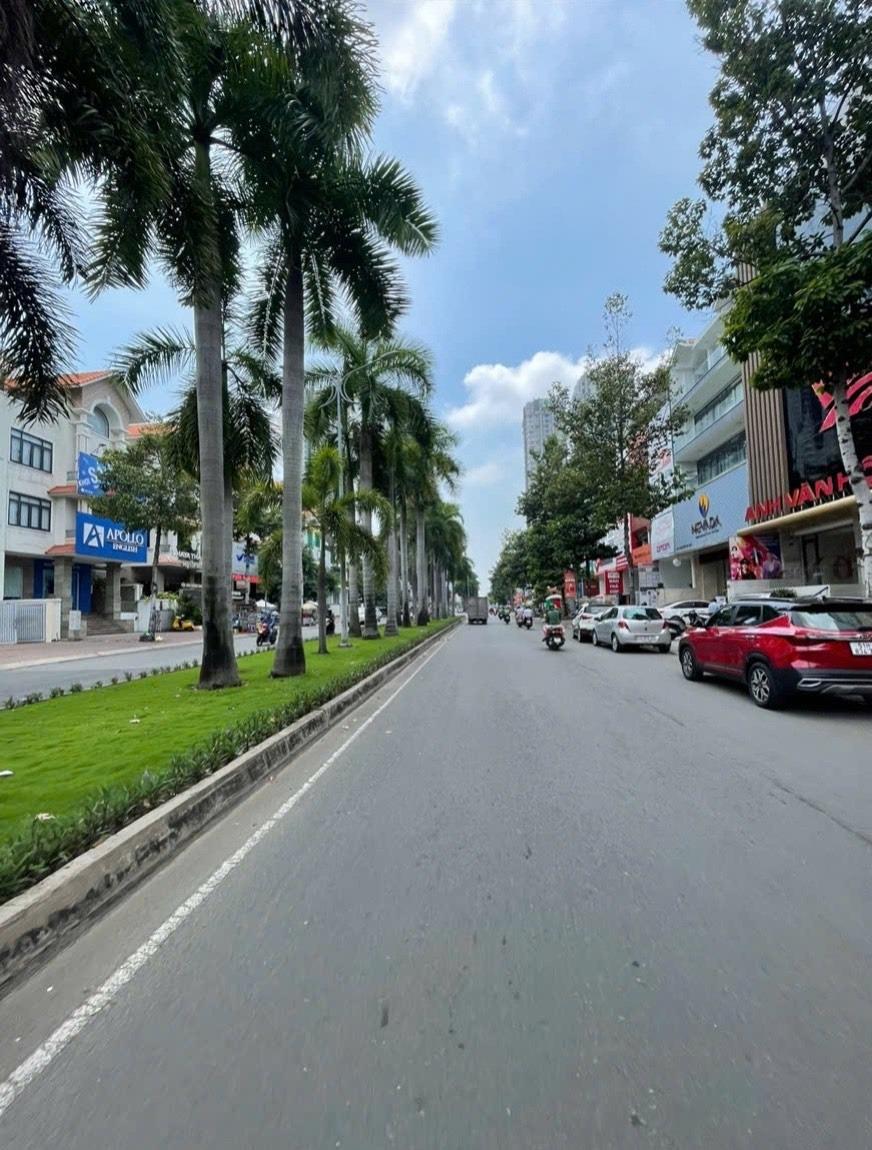 Bán nhanh nhà mặt phố 100 m2, hướng Tây-Bắc tại Đường Nguyễn Thị Thập - Quận 7, giá 45 tỷ