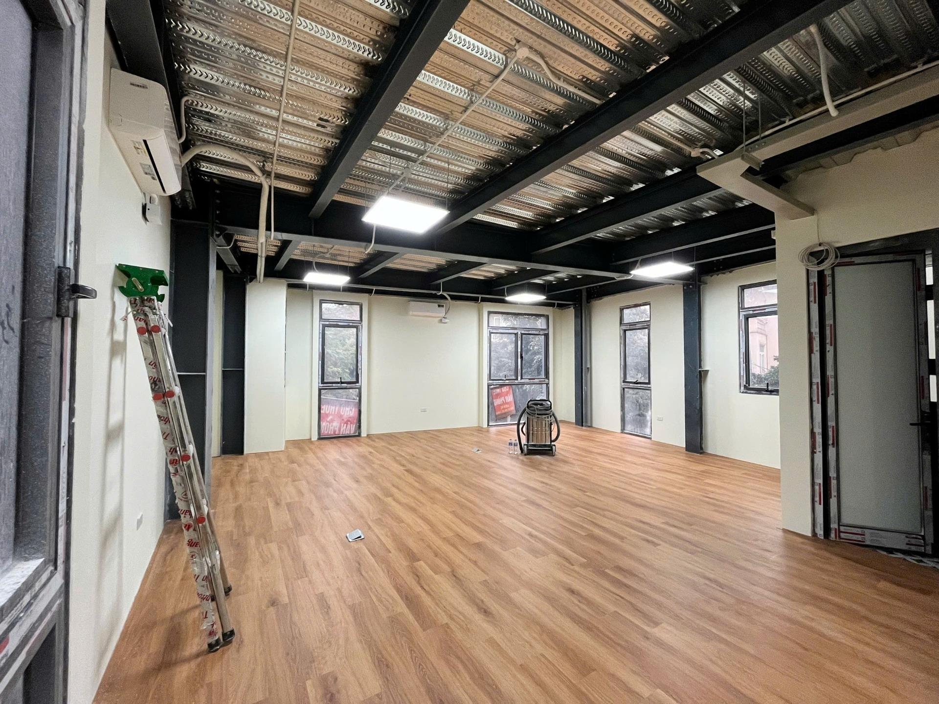 Cho thuê văn phòng Làng Việt Kiều Châu Âu, 70 m2/tầng lô góc thoáng