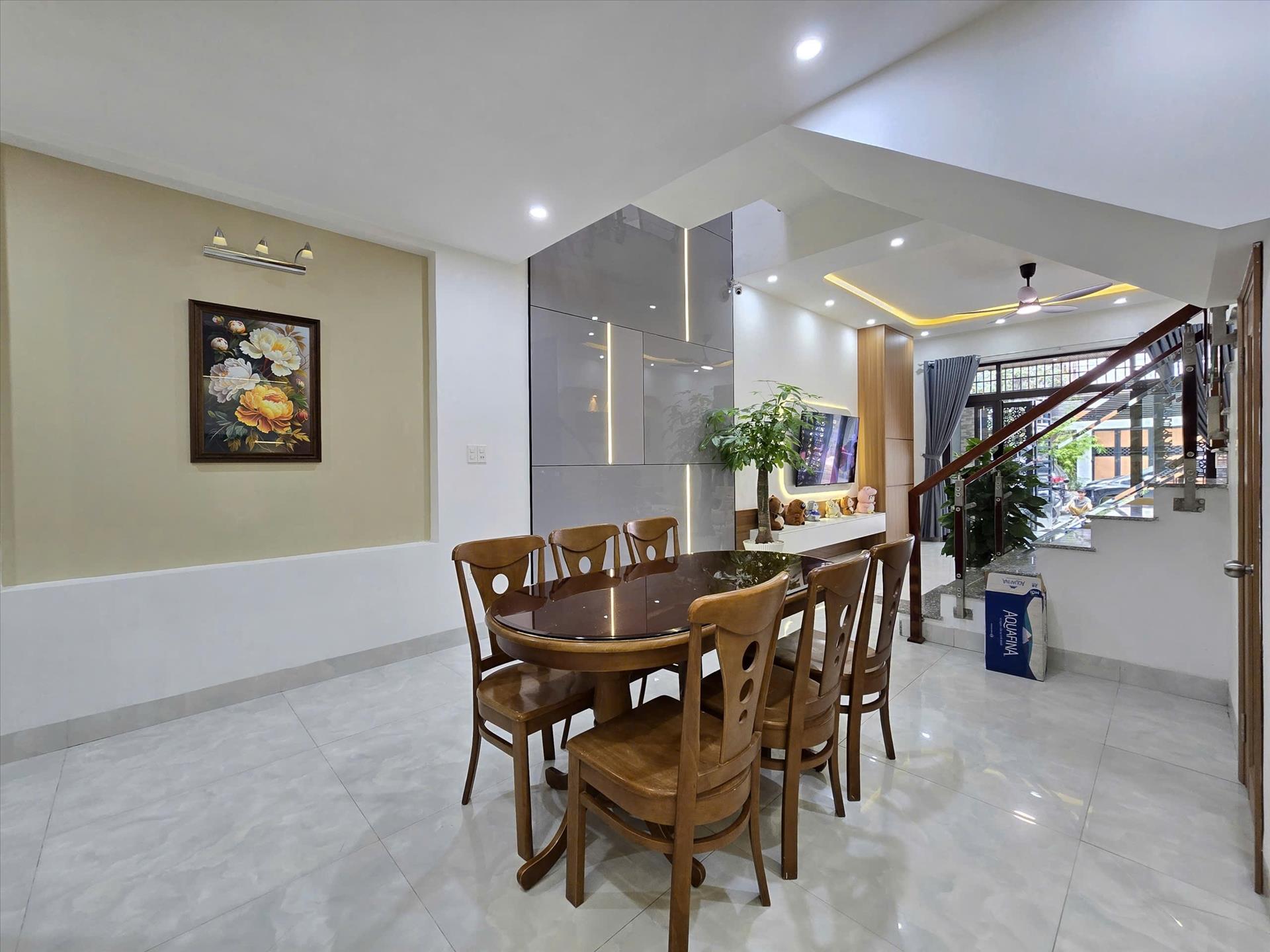 Cần bán nhà mặt tiền 3 tầng, 90 m2 tại Phường Hòa Minh - Liên Chiểu - Đà Nẵng, giá 8,15 tỷ