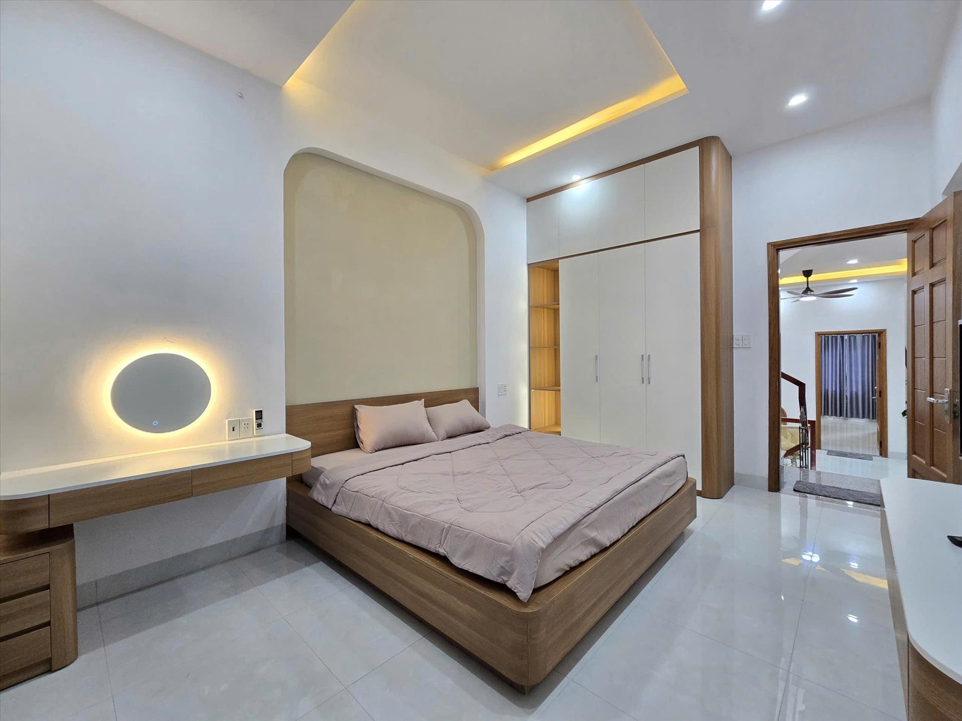 Cần bán gấp nhà mặt tiền 90 m2 tại Phường Hòa Minh - Liên Chiểu - Đà Nẵng, giá 8,15 tỷ