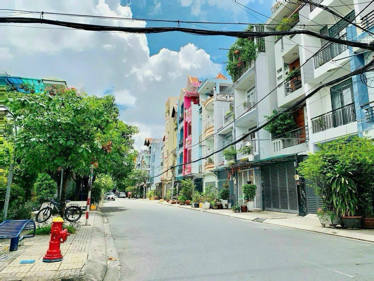 Chuyển nhượng nhà shr 68 m2, hướng Bắc tại Đường Trần Văn Ơn - Tân Sơn Nhì - Tân Phú, giá 10,3 tỷ