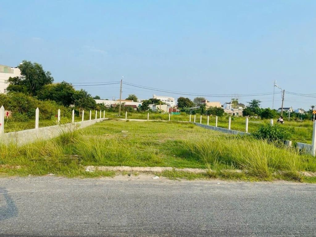 Bán gấp đất nền 200 m2 tại Thị trấn Củ Chi - Củ Chi - TP Hồ Chí Minh, giá 900 tỷ