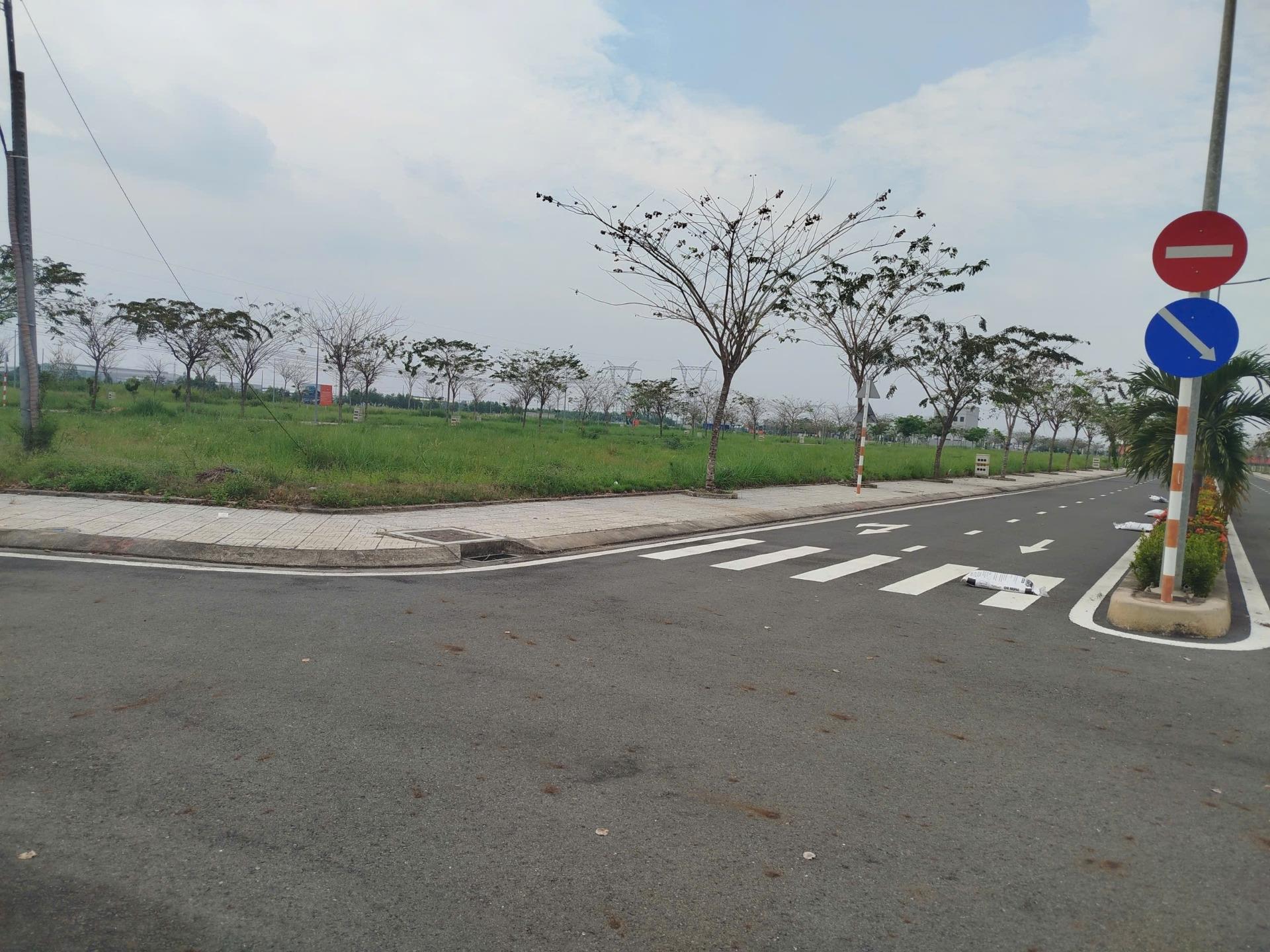 Cần bán nhanh lô đất nền 90 m2, hướng Tây tại Đức Hoà Đông - Đức Hòa - Long An, giá 2,55 tỷ