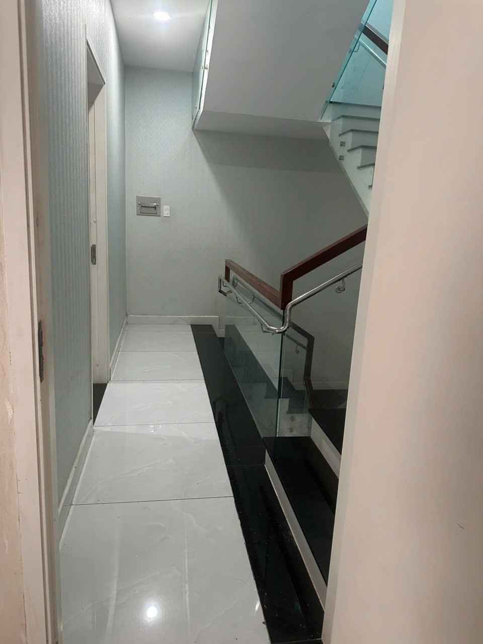 Cần bán nhà phố 175 m2, hướng Tây-Bắc tại Đường Trịnh Quang Nghị - Bình Chánh, giá 15,7 tỷ