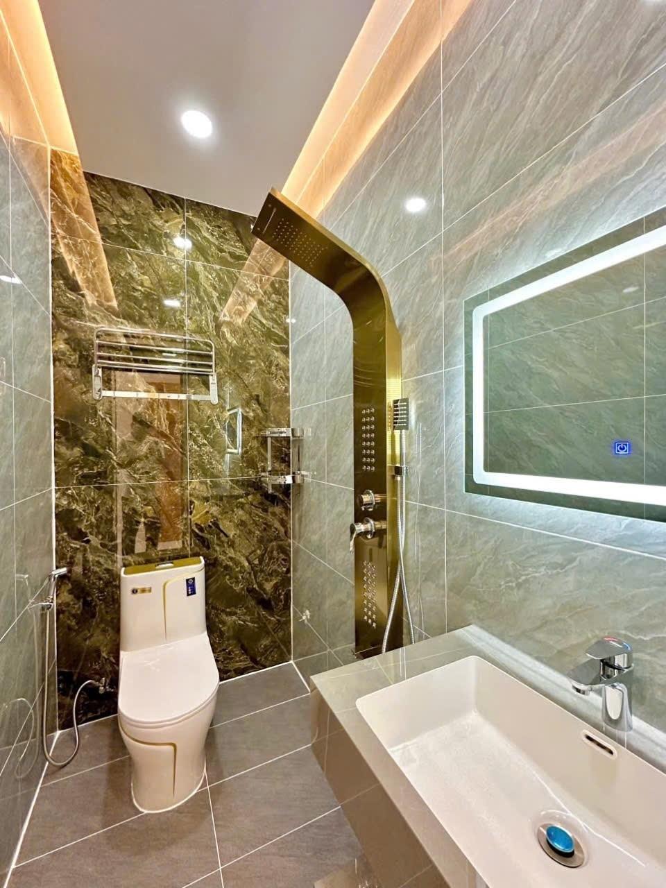 Cần bán nhanh căn nhà đẹp 72 m2, hướng Tây-Bắc tại Đường Hương lộ 2 - Bình Tân, giá 18 tỷ