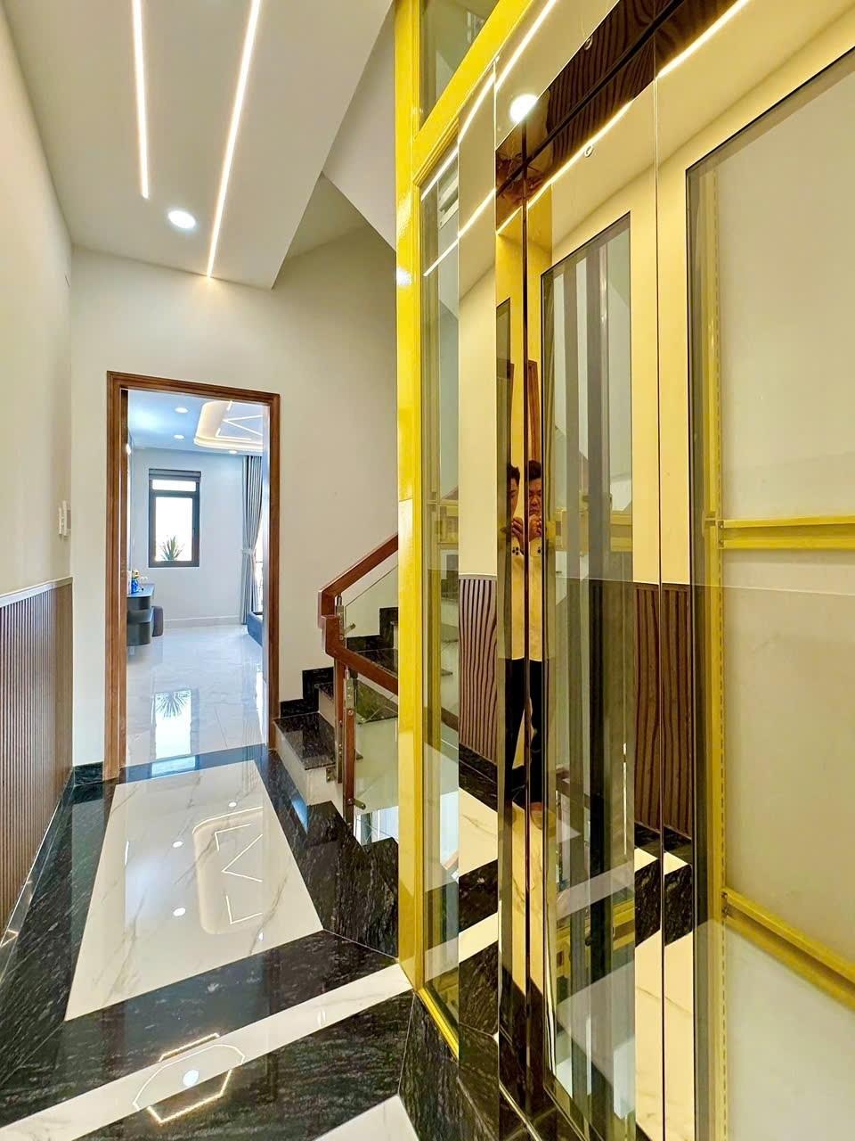 Cần bán nhanh căn nhà đẹp 72 m2, hướng Tây-Bắc tại Đường Hương lộ 2 - Bình Tân, giá 18 tỷ