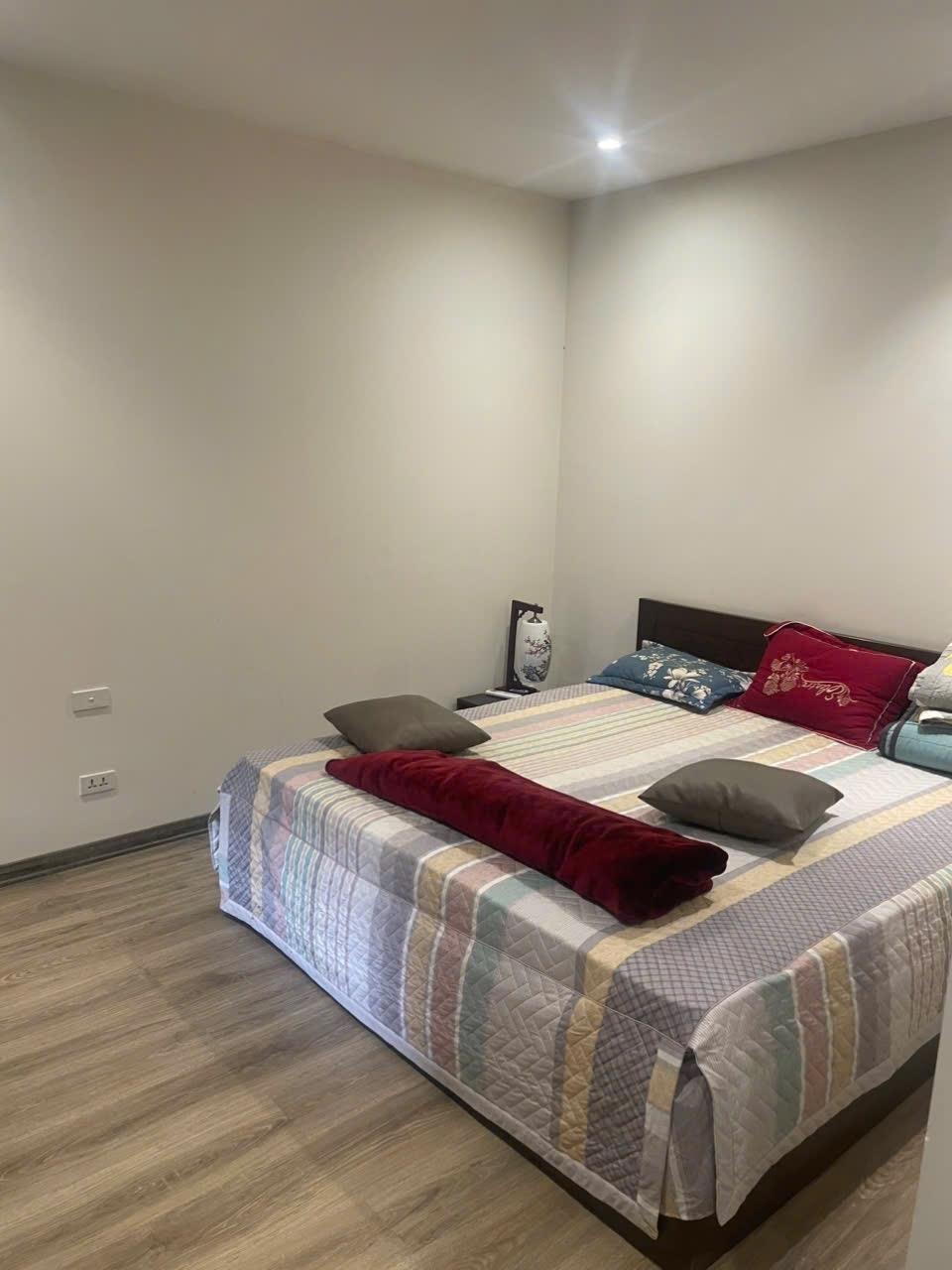 Cần bán ngay căn chung cư 100 m2, giá 8,3 tỷ tại Phường Việt Hưng - Long Biên - Hà Nội