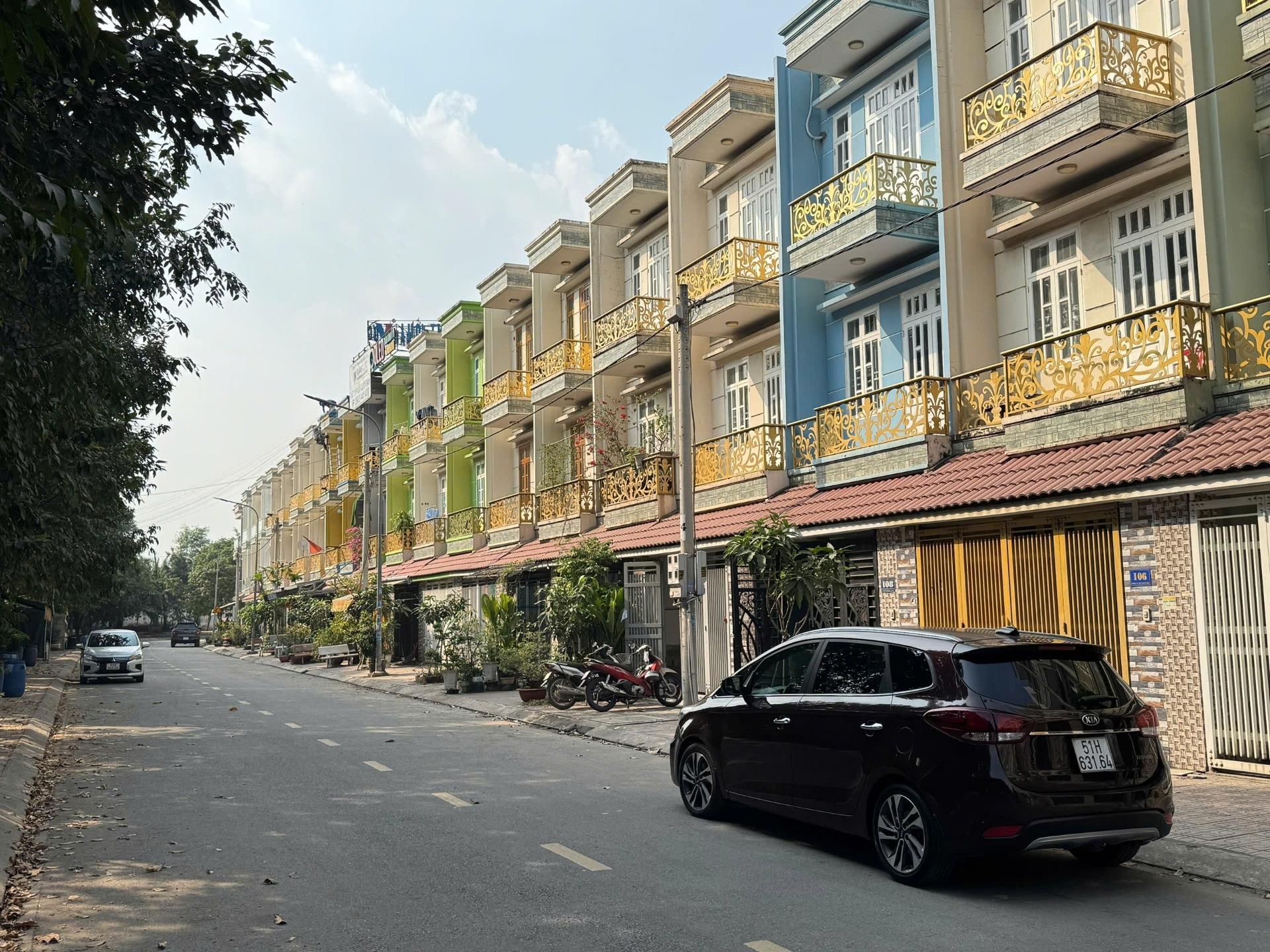 Cần bán gấp nhà mặt phố đẹp 60 m2, hướng Nam tại Đường Mỹ Phước Tân Vạn - Dĩ An, giá 4,65 tỷ