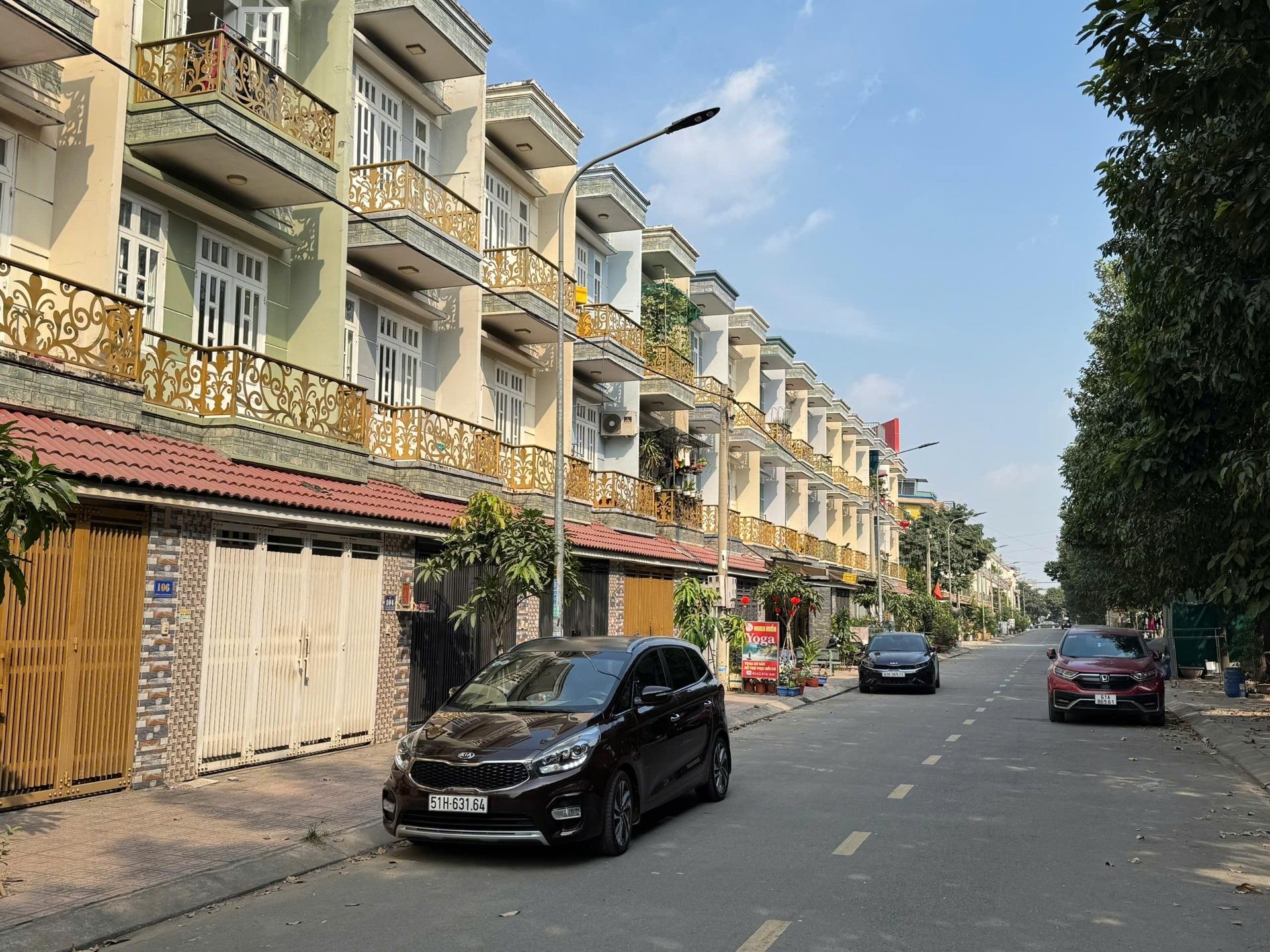 Cần bán gấp nhà mặt phố đẹp 60 m2, hướng Nam tại Đường Mỹ Phước Tân Vạn - Dĩ An, giá 4,65 tỷ