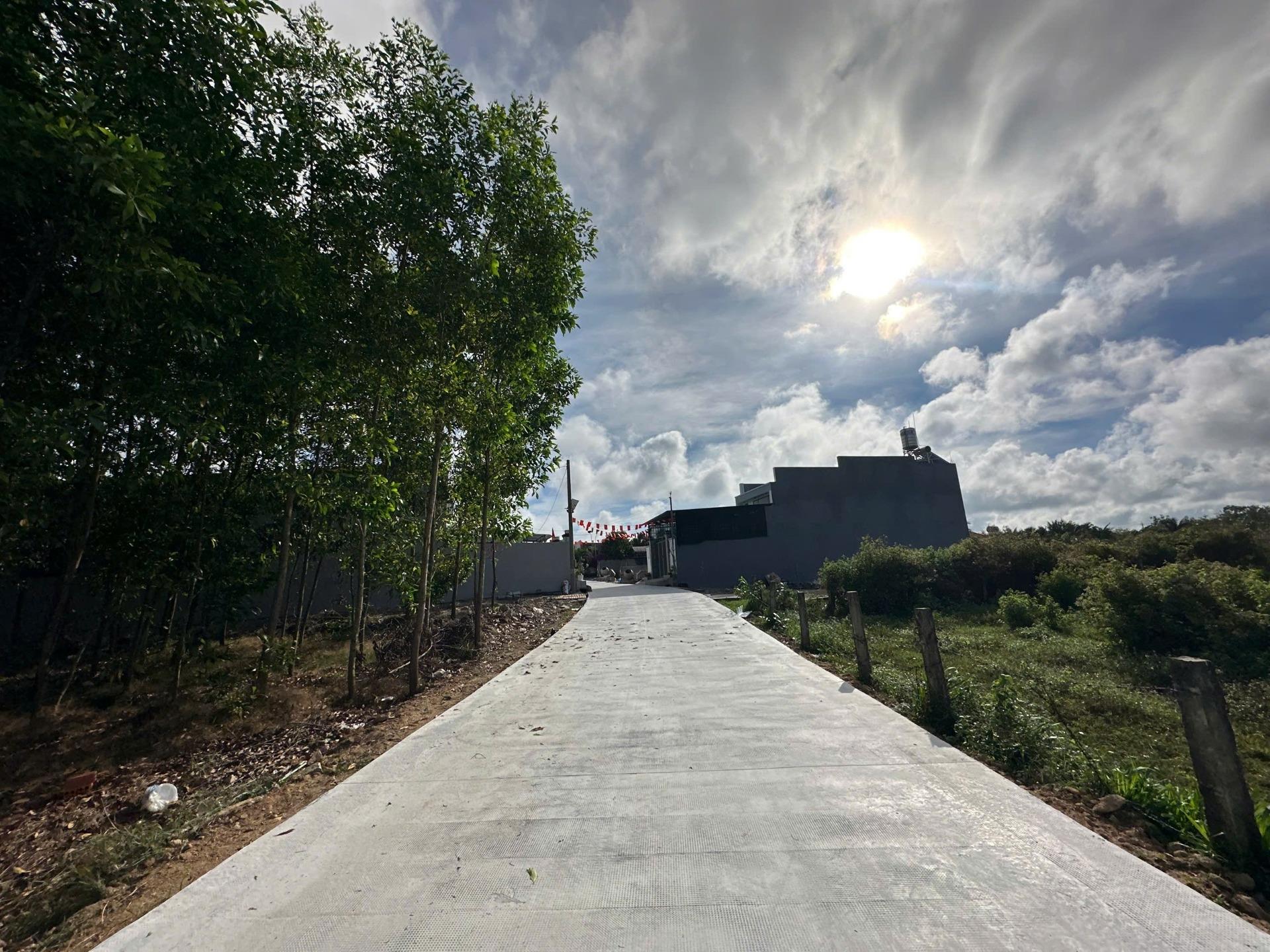 Cần bán gấp lô đất 126 m2, hướng Tây-Bắc tại Tân An - La Gi - Bình Thuận, giá 700 tr