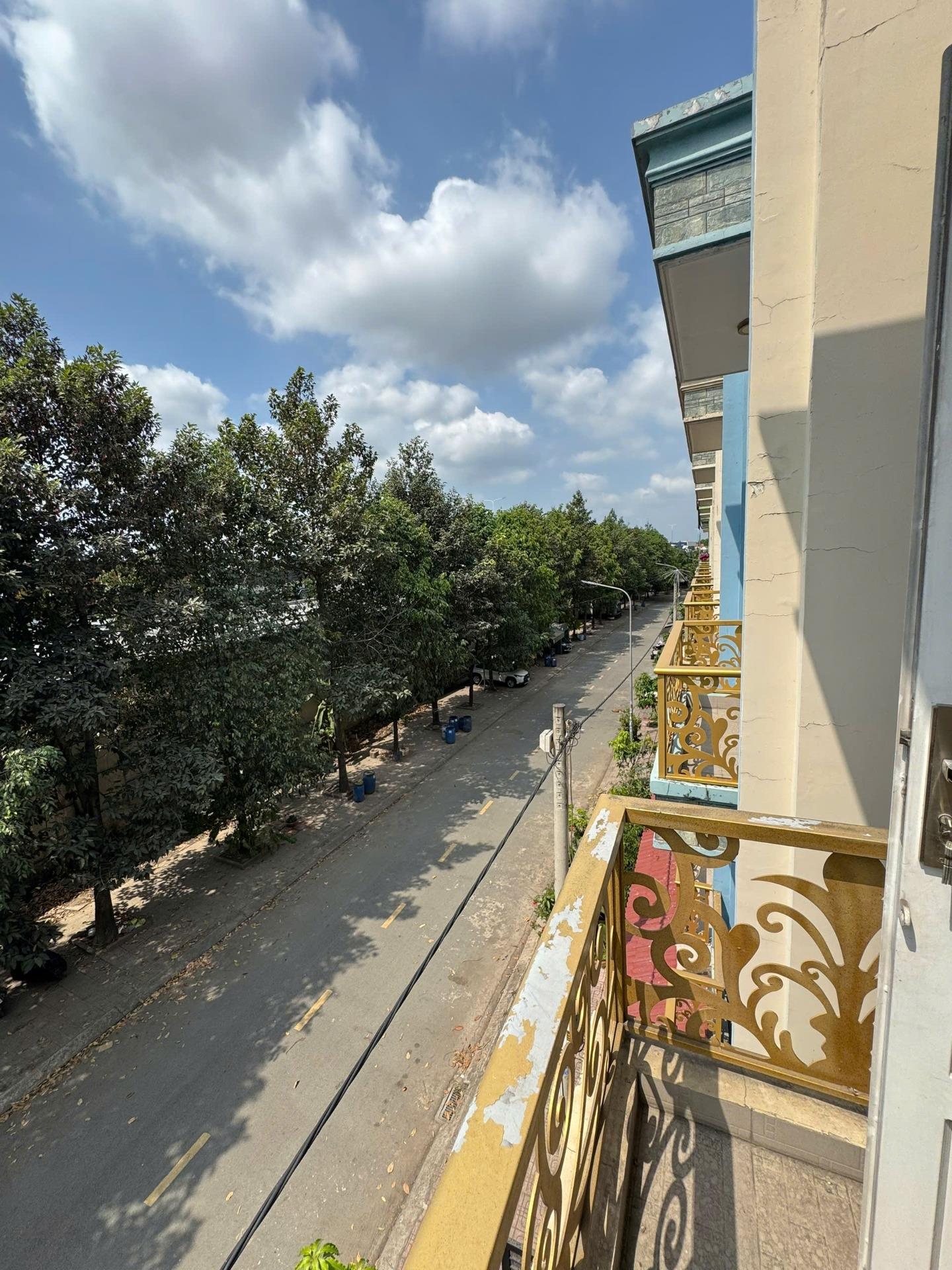 Cần bán gấp nhà mặt phố đẹp 60 m2, hướng Nam tại Đường Mỹ Phước Tân Vạn - Dĩ An, giá 4,65 tỷ