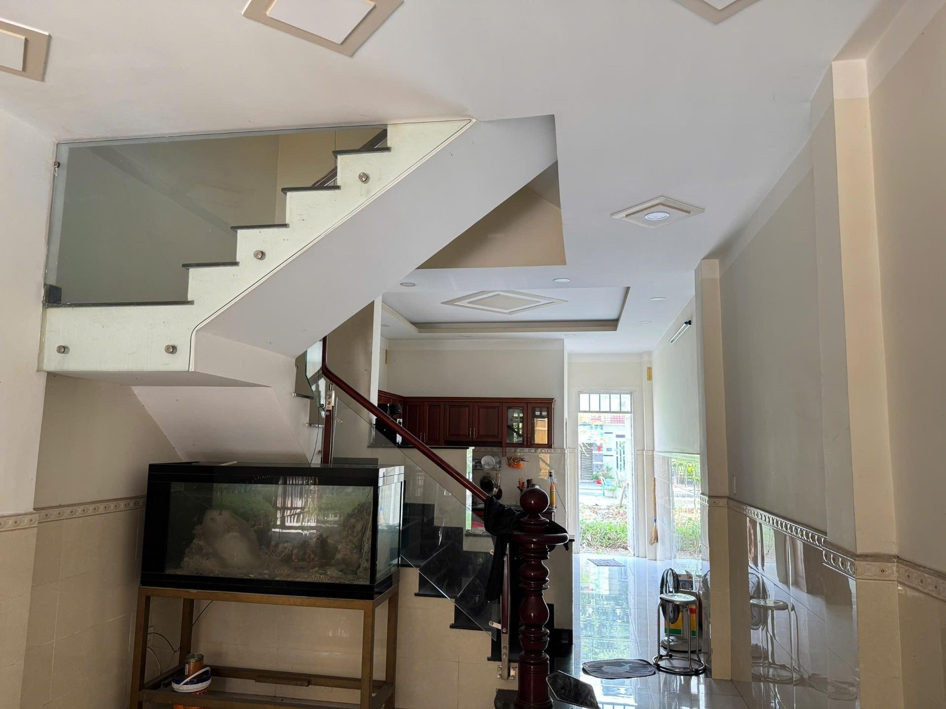 Cần bán gấp nhà mặt phố đẹp 60 m2, hướng Nam tại Đường Mỹ Phước Tân Vạn - Dĩ An, giá 4,65 tỷ