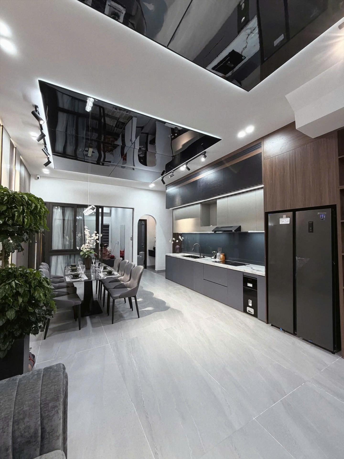 Cần bán gấp bán nhanh căn nhà mặt phố 3 tầng, 100 m2 tại Phố Kỳ Đồng - Thanh Khê, giá 14,2 tỷ