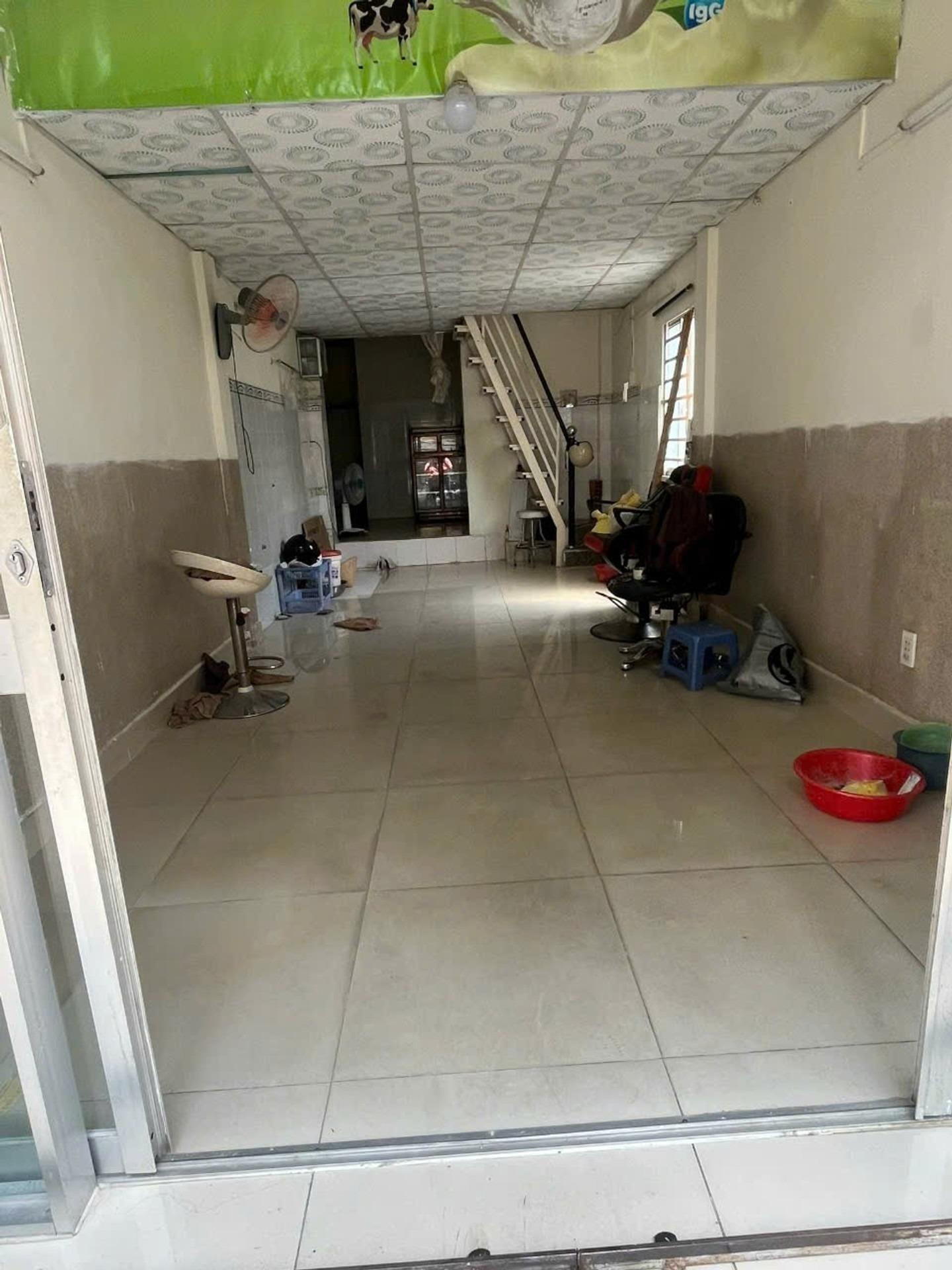 Cần bán nhà riêng sổ đỏ 39 m2, hướng Đông-Nam tại Đường 4 - Linh Xuân - Thủ Đức, giá 3 tỷ