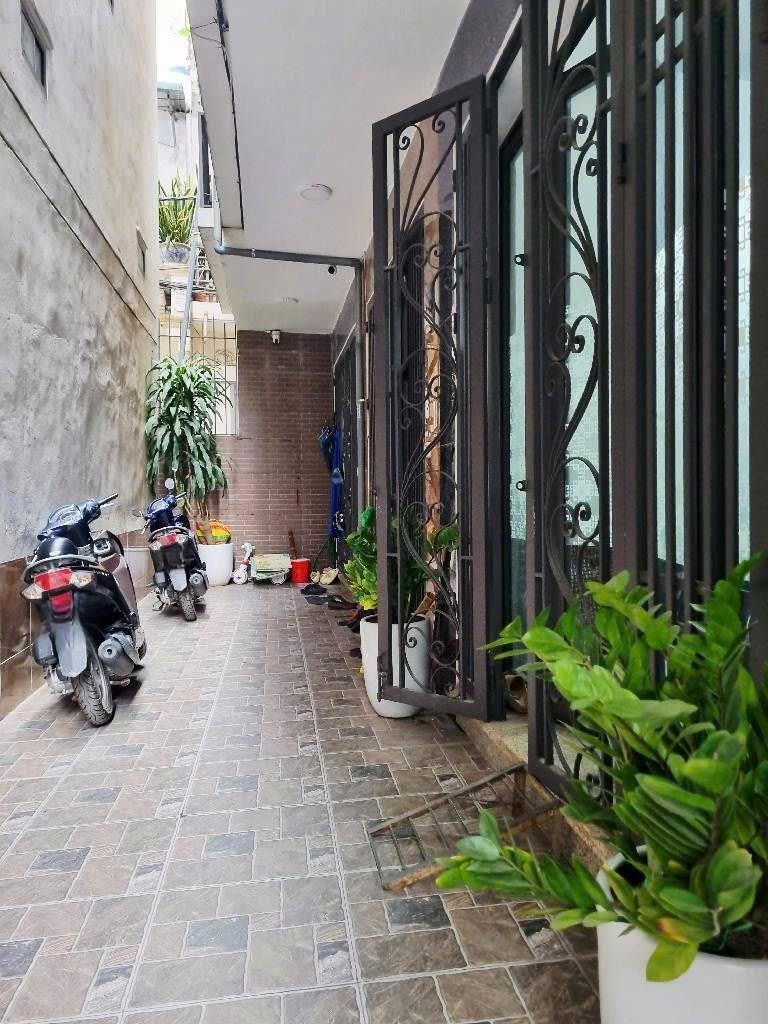 Cần bán gấp căn nhà đẹp 37 m2, hướng Tây-Bắc tại Đường Hoàng Mai - Hoàng Mai, giá 8,3 tỷ