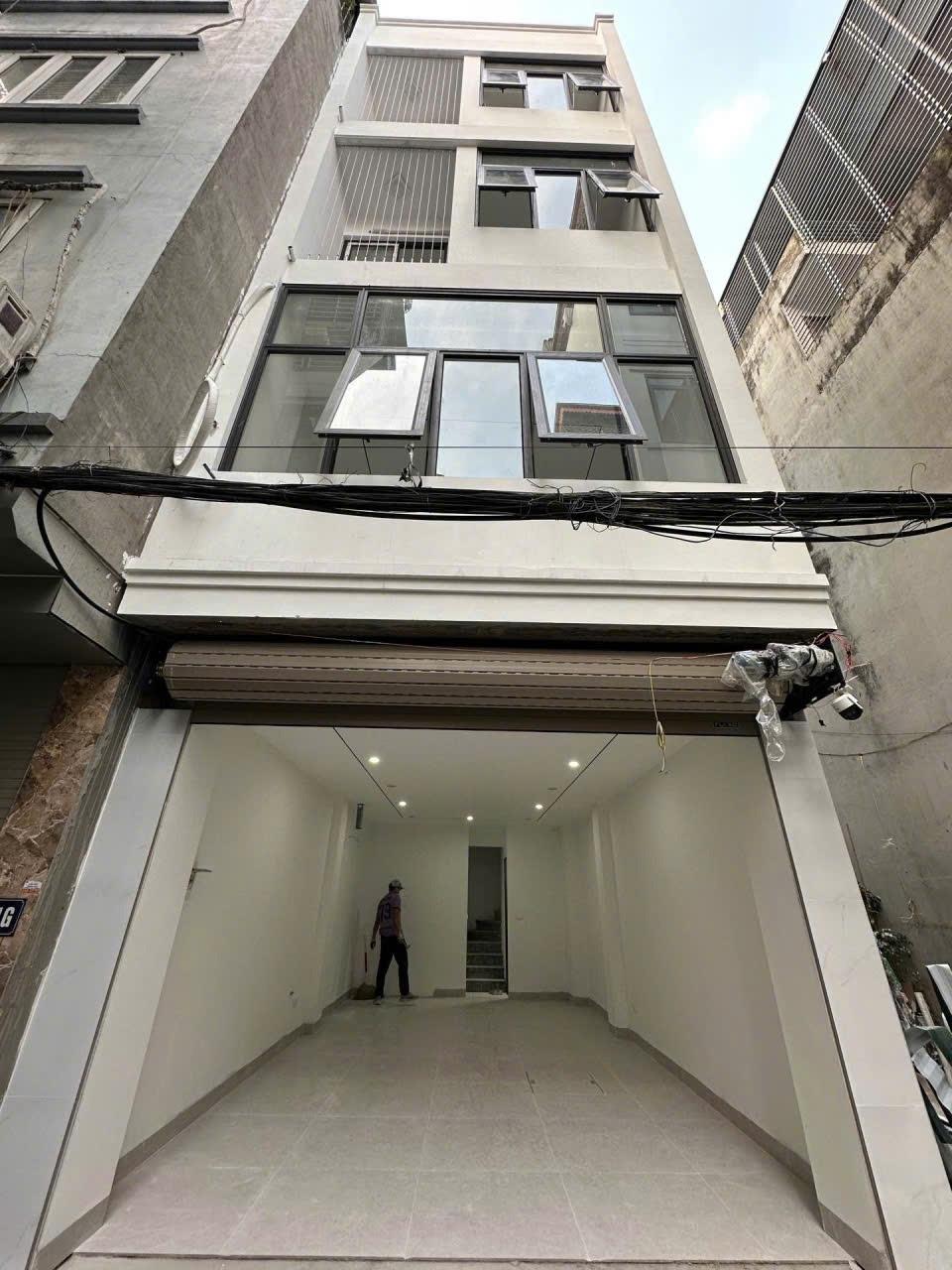 Cần bán nhà sổ riêng 38 m2, hướng Nam tại Đường Nguyễn Khoái - Hai Bà Trưng, giá 8,55 tỷ