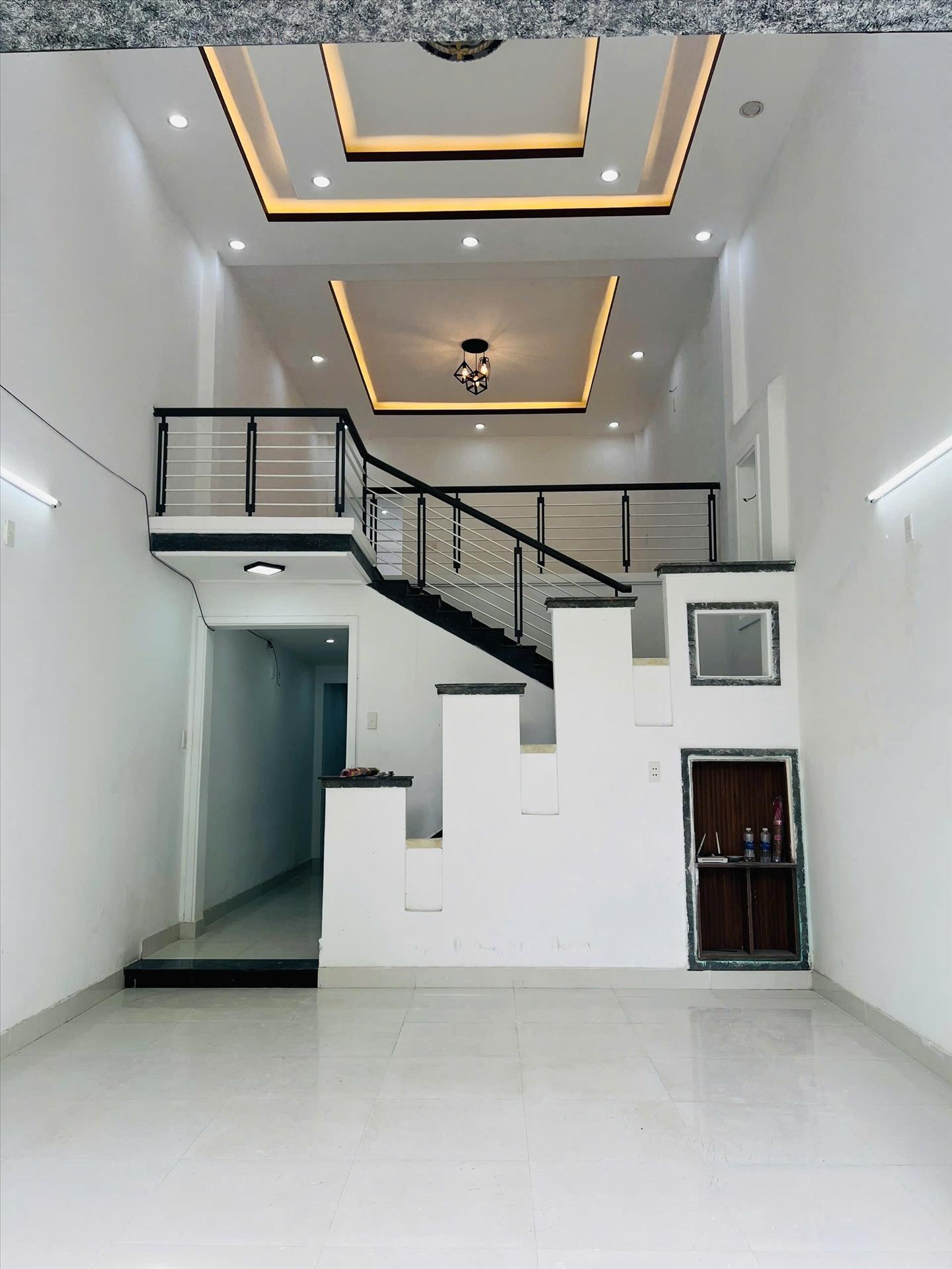 Chuyển nhượng nhà mặt phố đẹp 2 tầng, 70 m2 tại Phố Nguyễn Huy Tự - Liên Chiểu, giá 5,8 tỷ