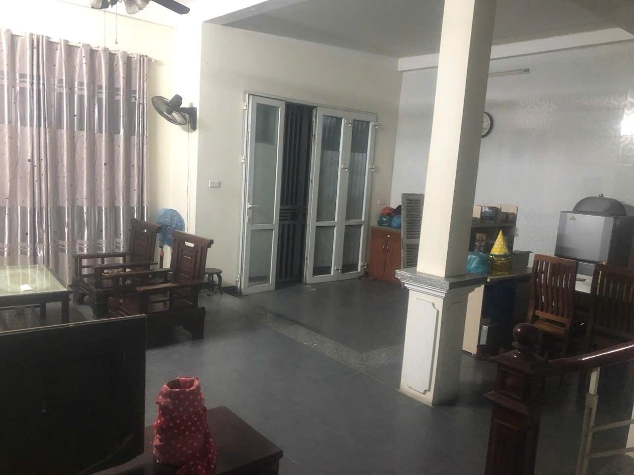 Cần bán nhà sổ hồng riêng 53 m2, hướng Đông tại đường Đặng Phúc Thông - Gia Lâm, giá tốt