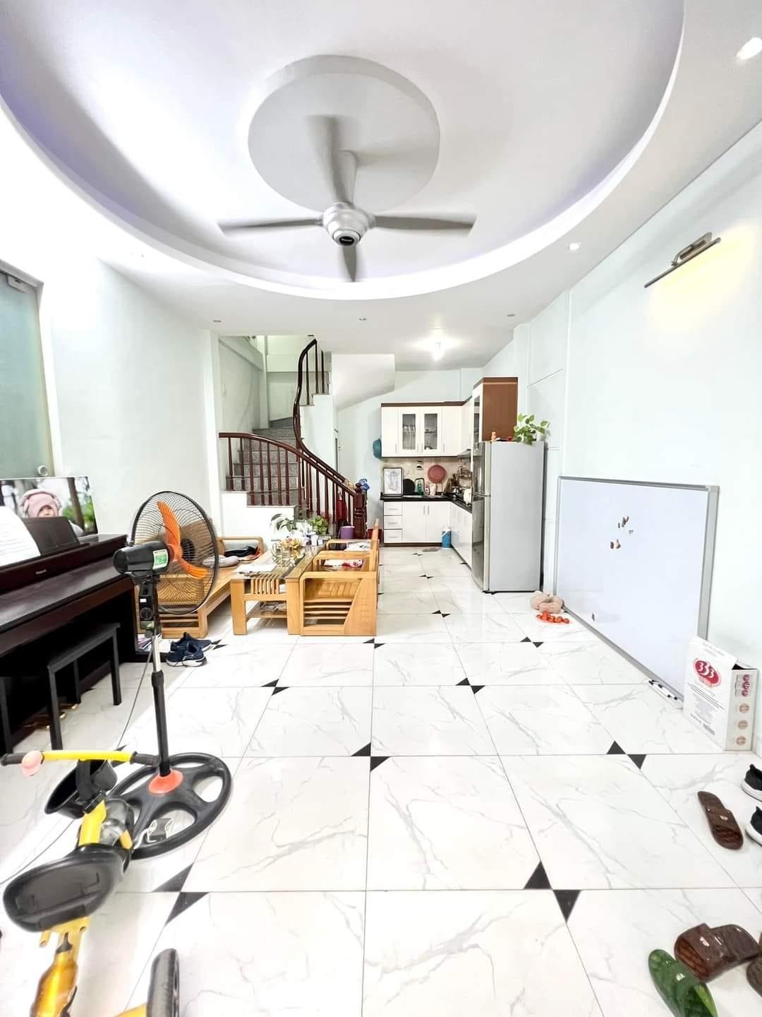 Bán nhanh nhà sổ riêng 38 m2 tại Đường Đại Từ - Đại Kim - Hoàng Mai - Hà Nội, giá 7,2 tỷ