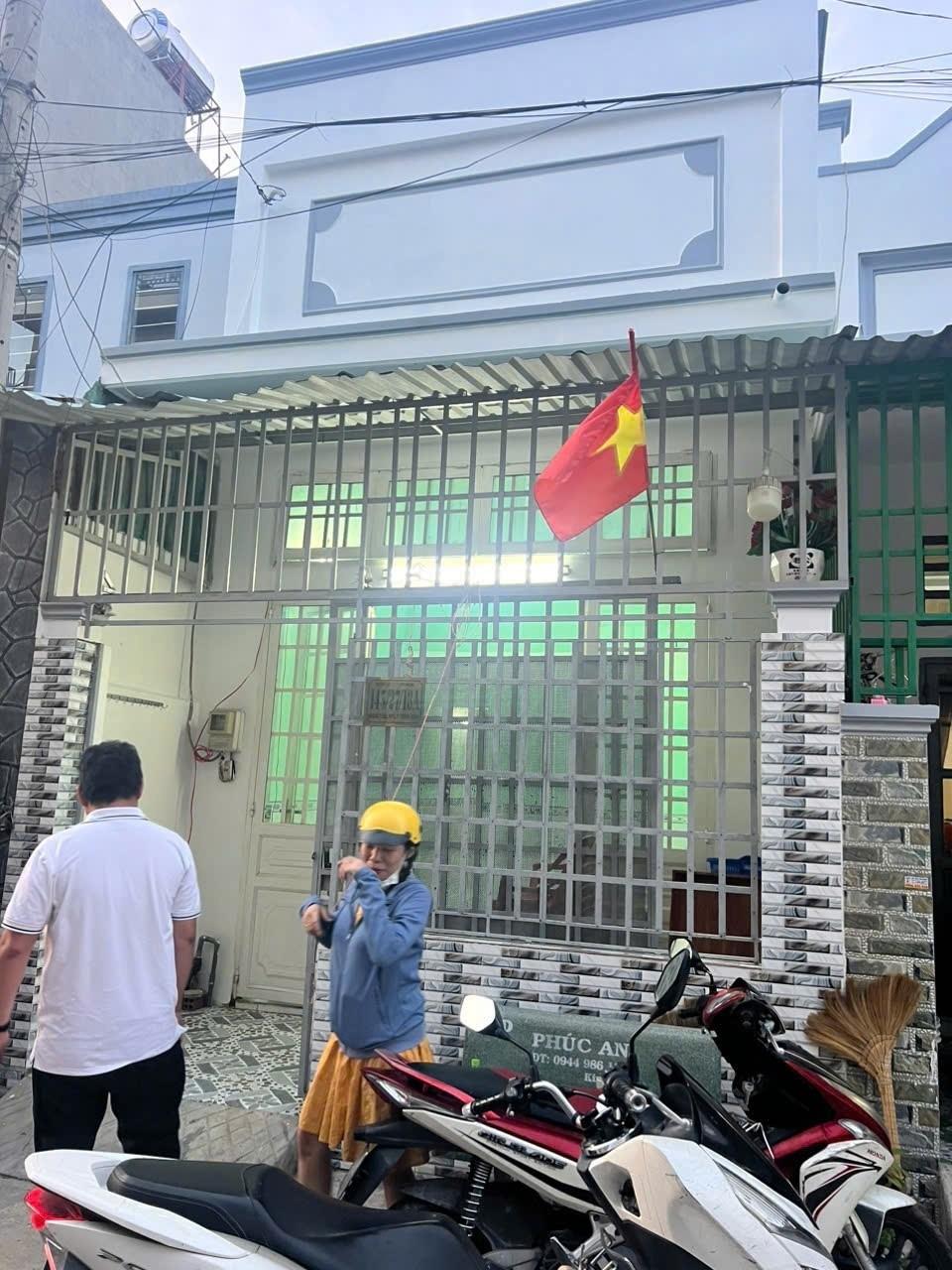 Bán nhanh nhà sổ riêng 64 m2, hướng Đông-Nam tại Đường Thạnh Xuân 52 - Quận 12, giá 4,1 tỷ