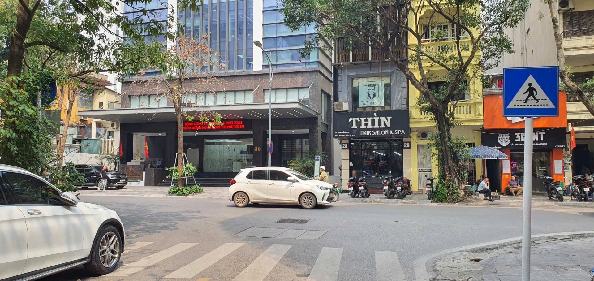 Cần bán ngay nhà mặt phố đẹp 165 m2 tại Đường Bùi Thị Xuân - Hai Bà Trưng, giá 151 tỷ