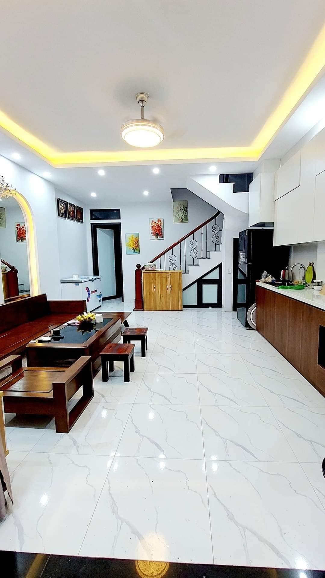 Cần bán gấp bán nhanh căn nhà đẹp 38 m2, hướng Đông tại Đường Bằng B - Hoàng Mai, giá 7,38 tỷ