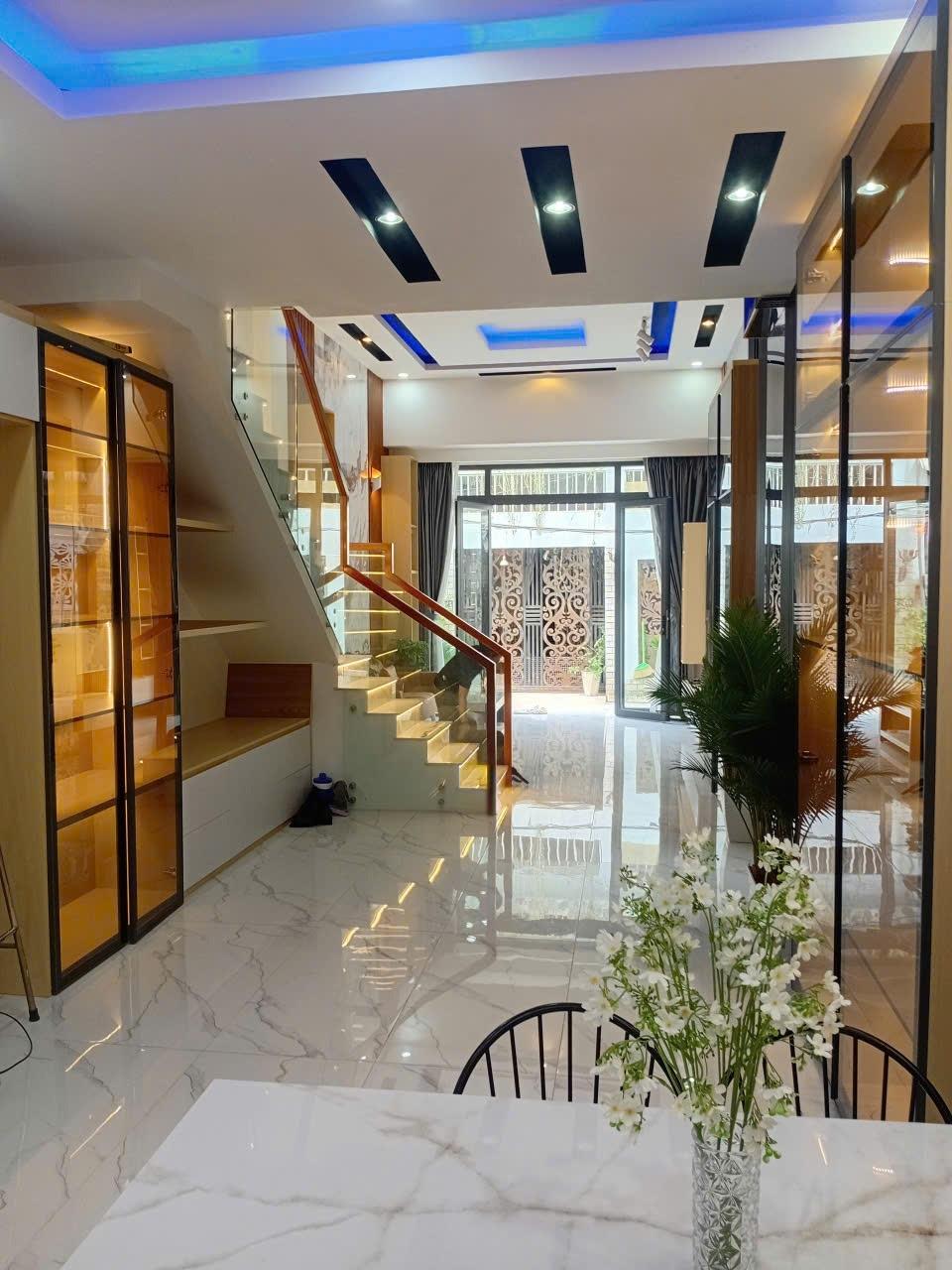 Cần bán gấp bán nhanh nhà sổ riêng 150 m2 tại Đường Thạnh Xuân 43 - Quận 12, giá 5,72 tỷ