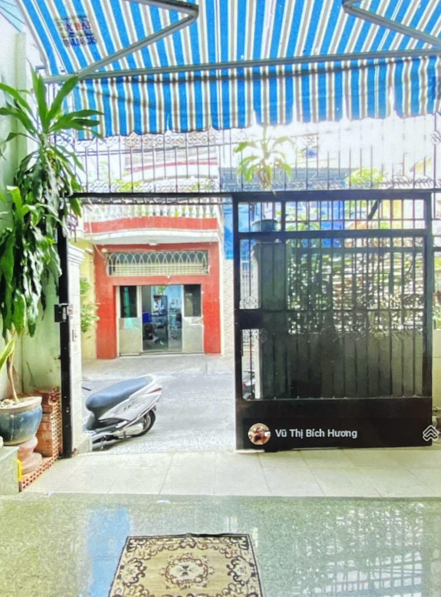 Cần bán ngay nhà sổ hồng riêng 65,30000305175781 m2 tại Đường Lạc Long Quân, giá 9,48 tỷ