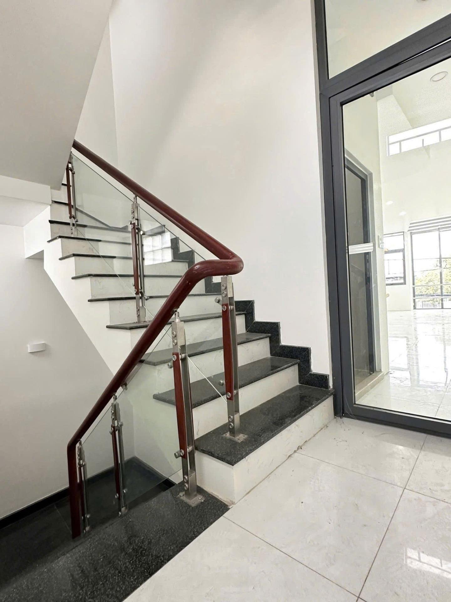 Cần bán gấp nhà sổ riêng 67 m2 tại Phường Xuân Khánh - Ninh Kiều - Cần Thơ, giá 9,5 tỷ