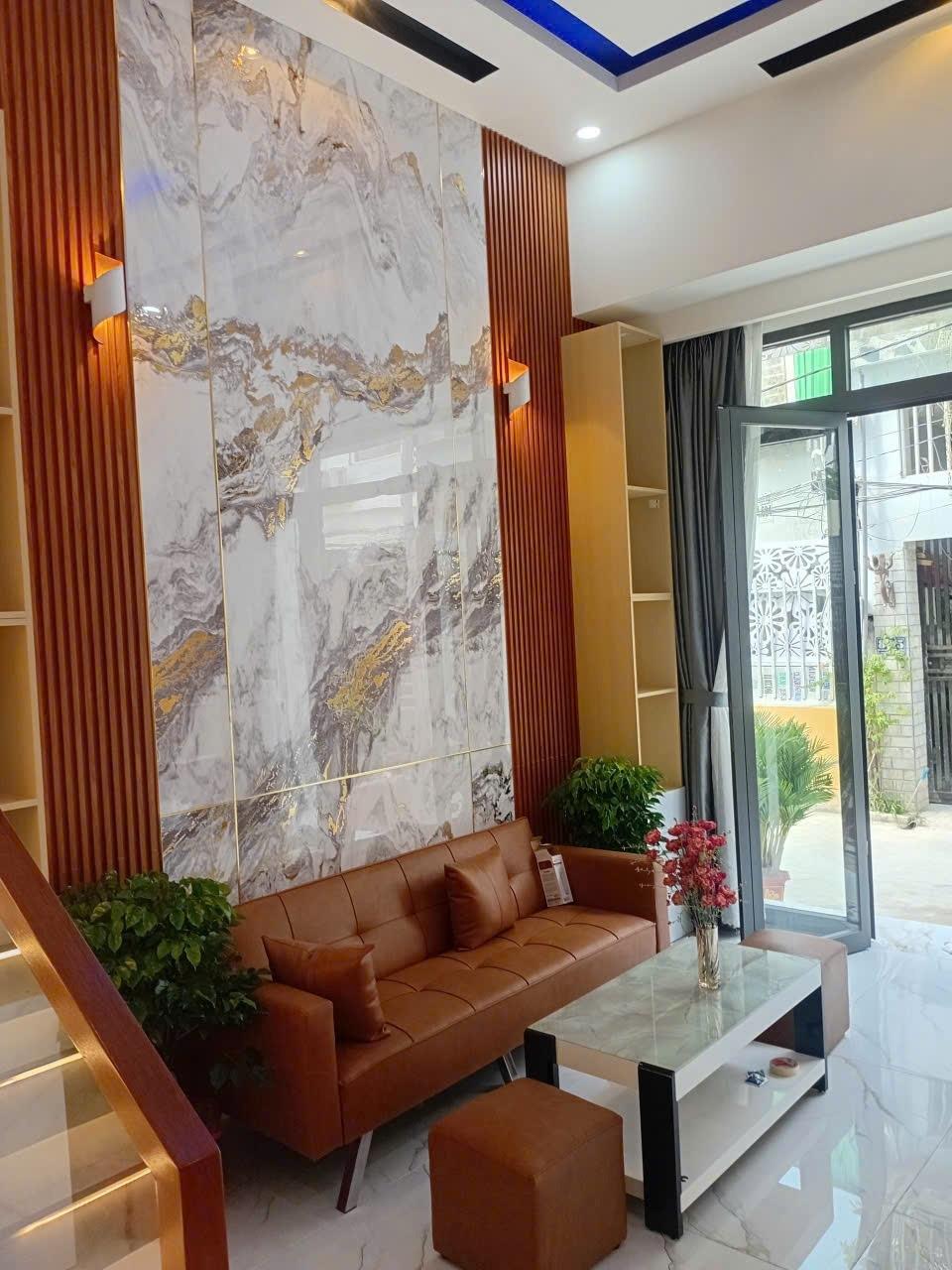 Cần bán gấp nhà shr 57 m2, hướng Tây-Nam tại Đường Thạnh Xuân 43 - Quận 12, giá 5,72 tỷ