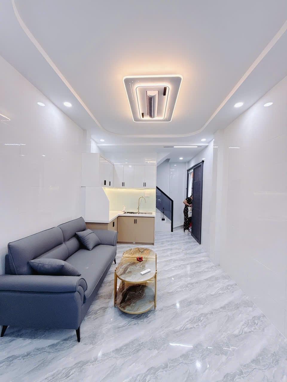 Cần bán ngay nhà 21 m2, hướng Đông-Nam tại Đường Đoàn Văn Bơ - 9 - Quận 4, giá 4,5 tỷ