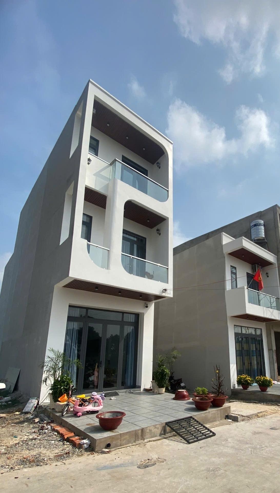 Bán căn nhà đẹp 120 m2 tại Đường Hồ Văn Cống - Tương Bình Hiệp - Thủ Dầu Một, giá 3 tỷ