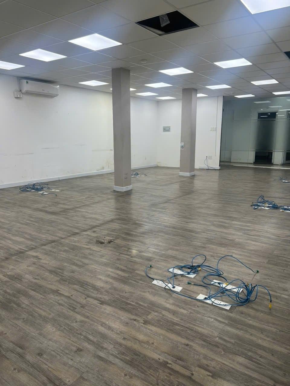 tòa nhà văn phòng hạng A cho thuê tọa lạc mặt tiền cách mạng tháng tám