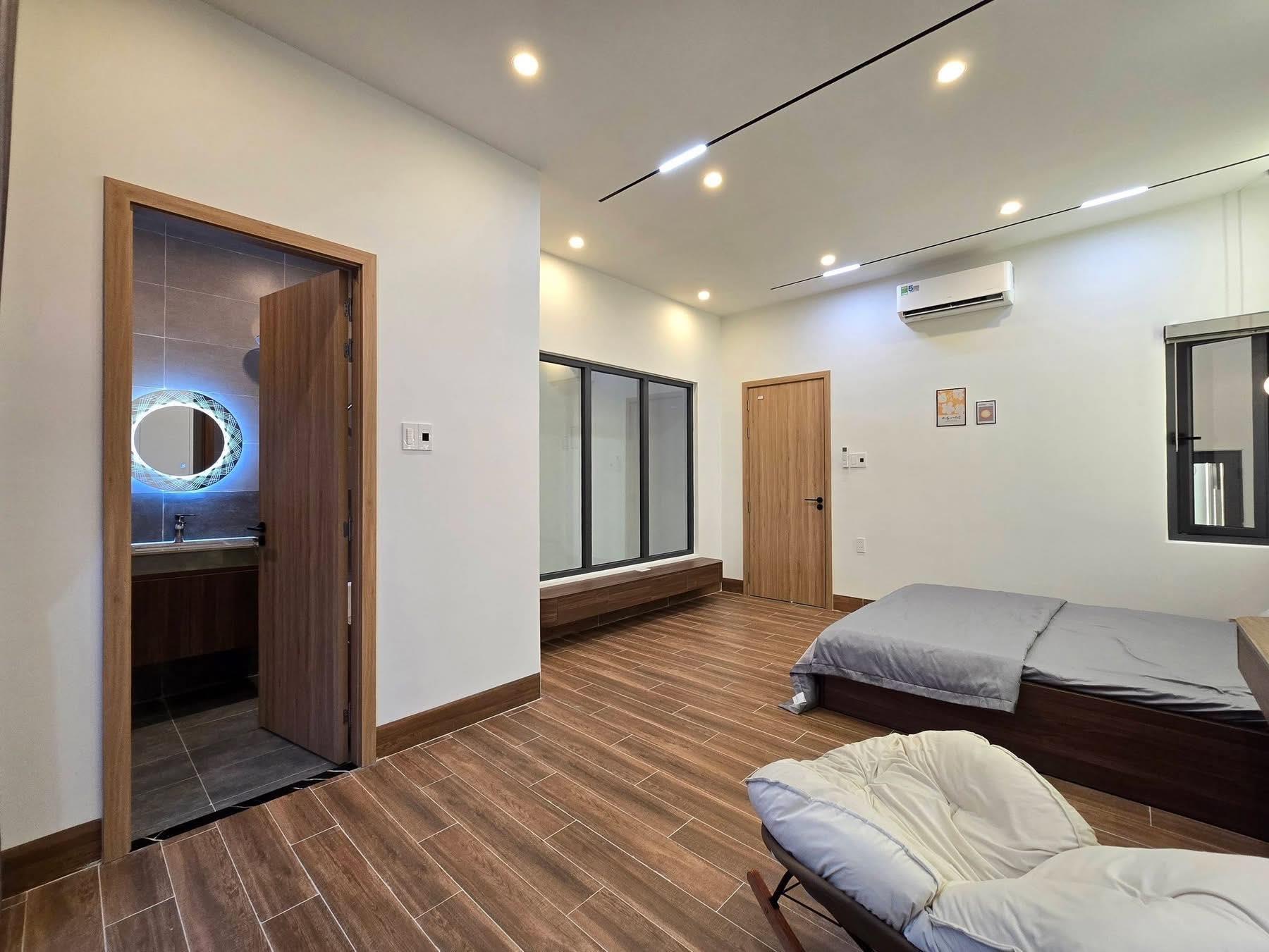 Cần bán nhanh nhà mặt phố 3 tầng, 74 m2 tại Đường Hoà Minh 10 - Hòa Minh - Liên Chiểu, giá 8,65 tỷ