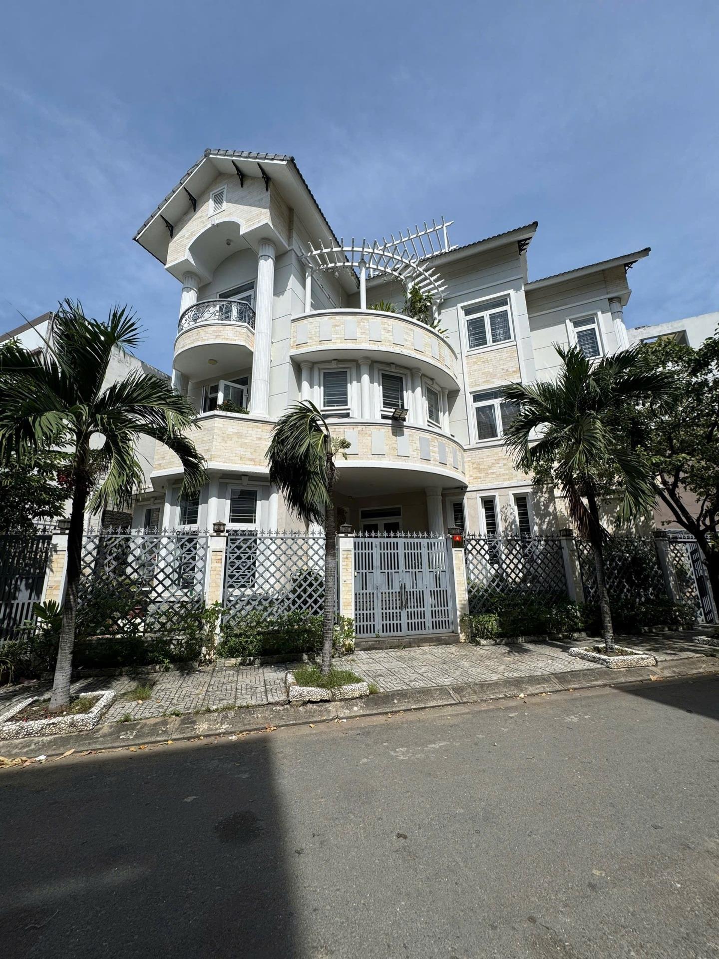 Cần bán gấp liền kề, biệt thự 360 m2, giá 55 tỷ tại Quận Thủ Đức - TP Hồ Chí Minh