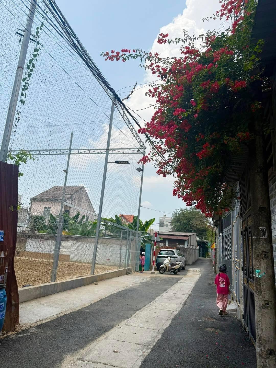 Cần bán nhanh đất 734 m2, hướng Đông-Nam tại Phường Dĩ An - Dĩ An - Bình Dương, giá 14 tỷ